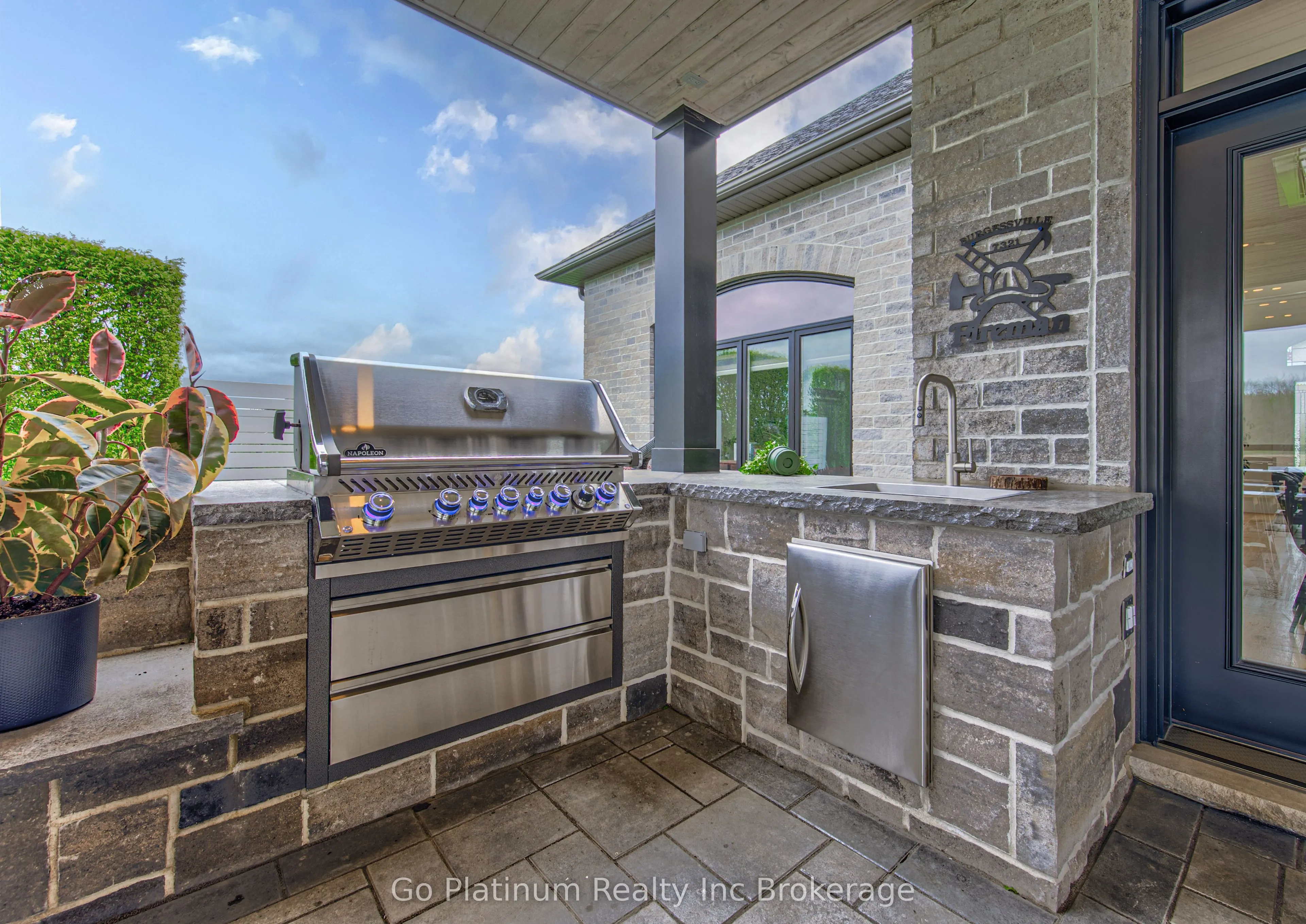 100 Deer Crescent