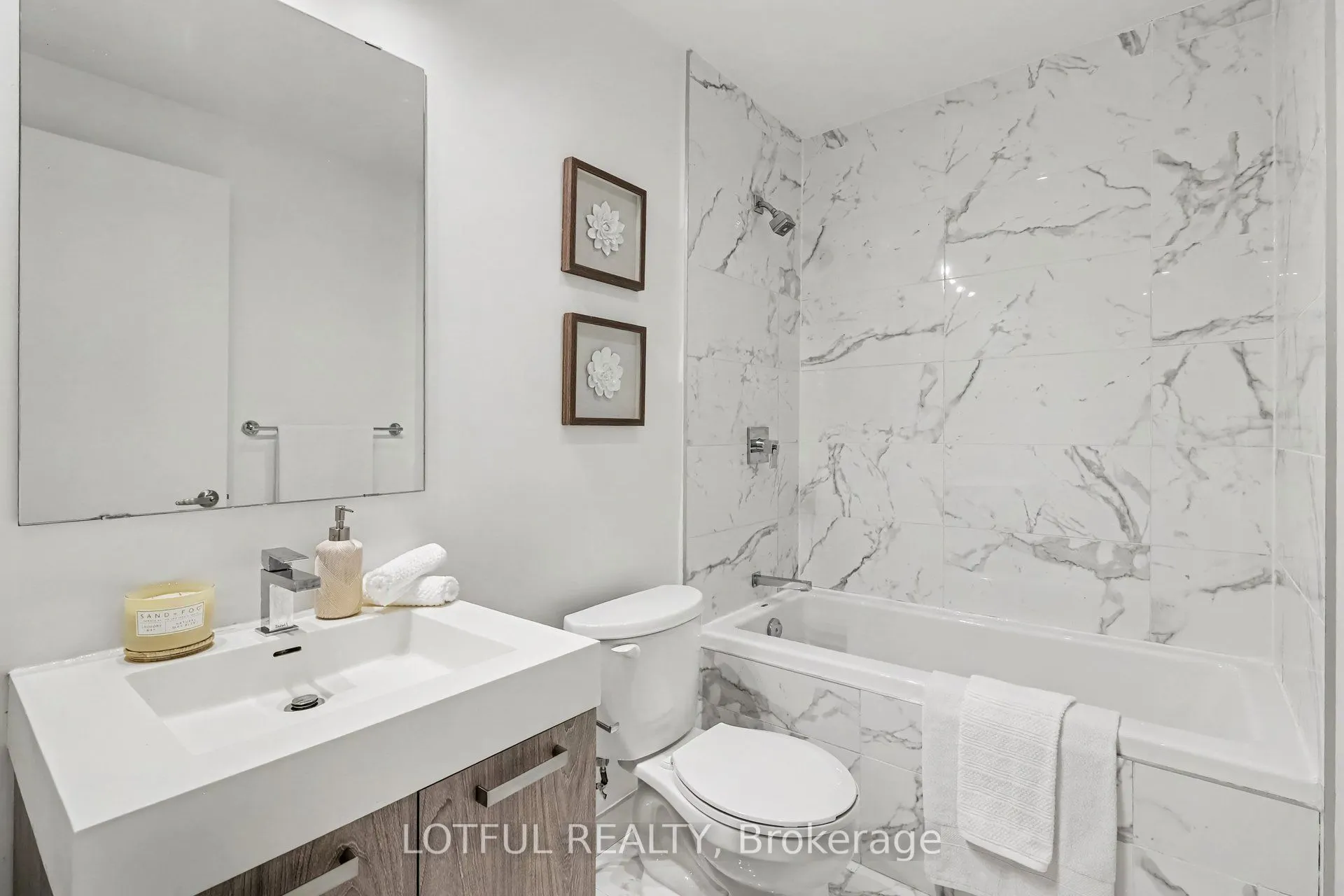203 Catherine Street #1309