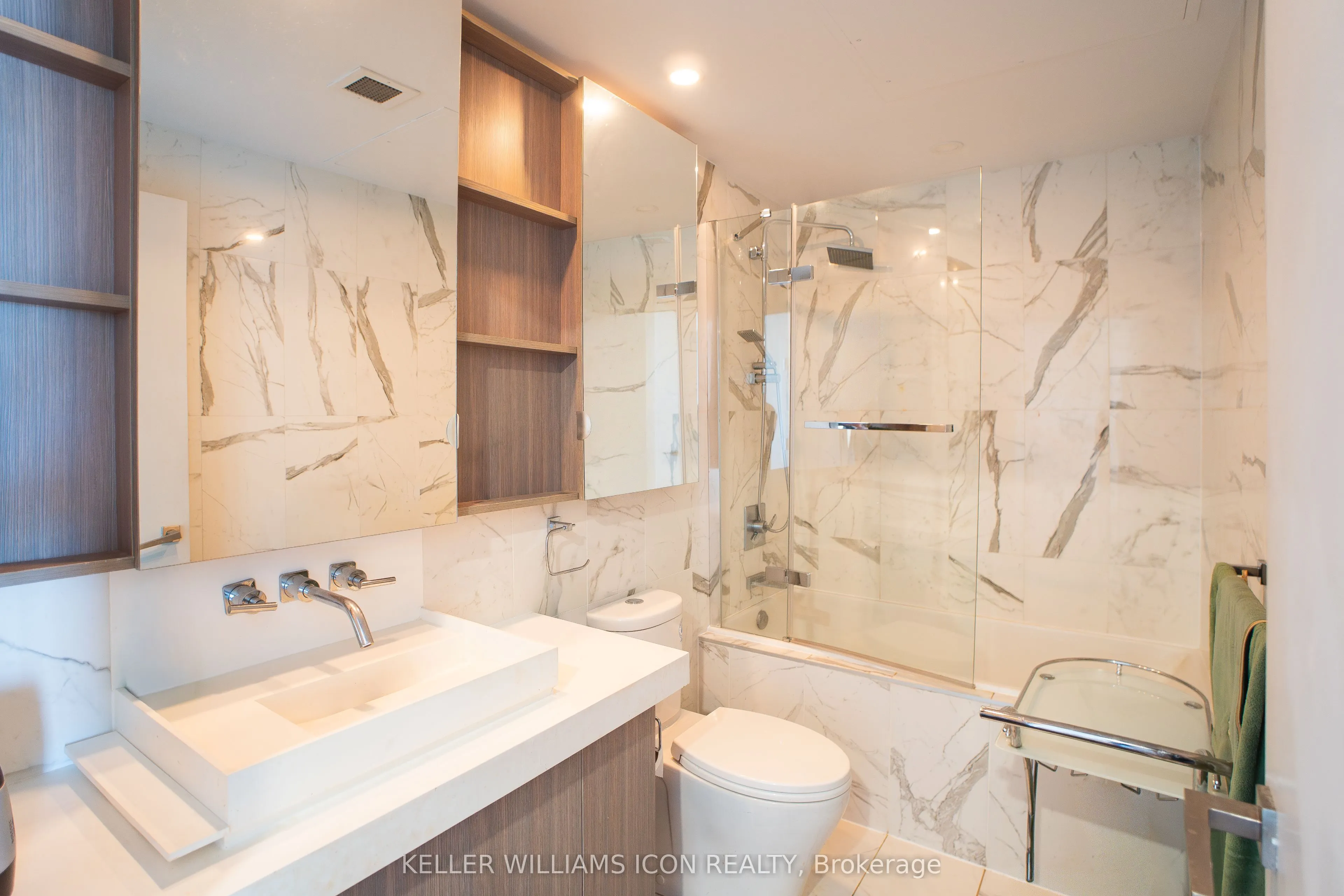 101 Queen Street #1105