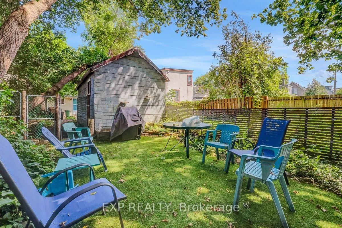 102 Lebreton Street N