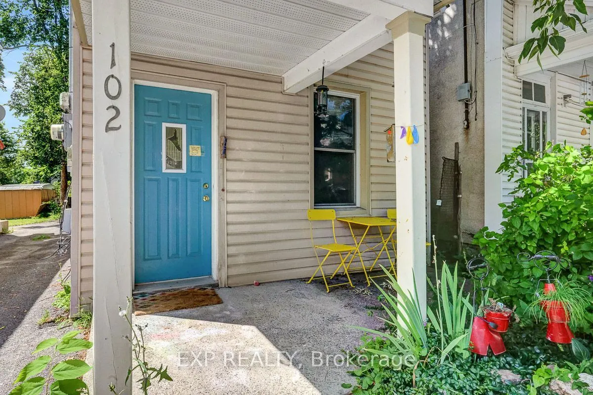 102 Lebreton Street N