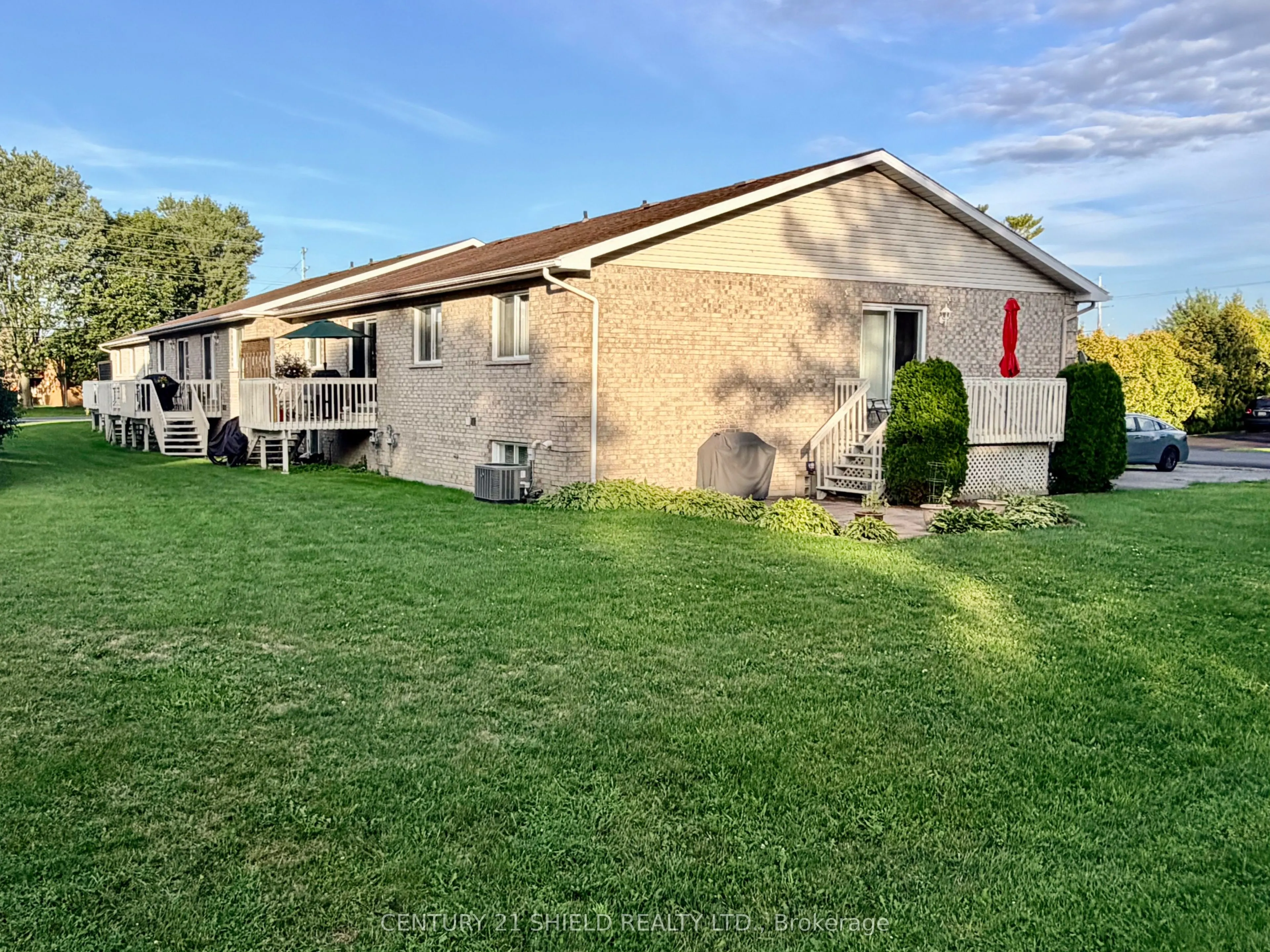 19 Simcoe Street