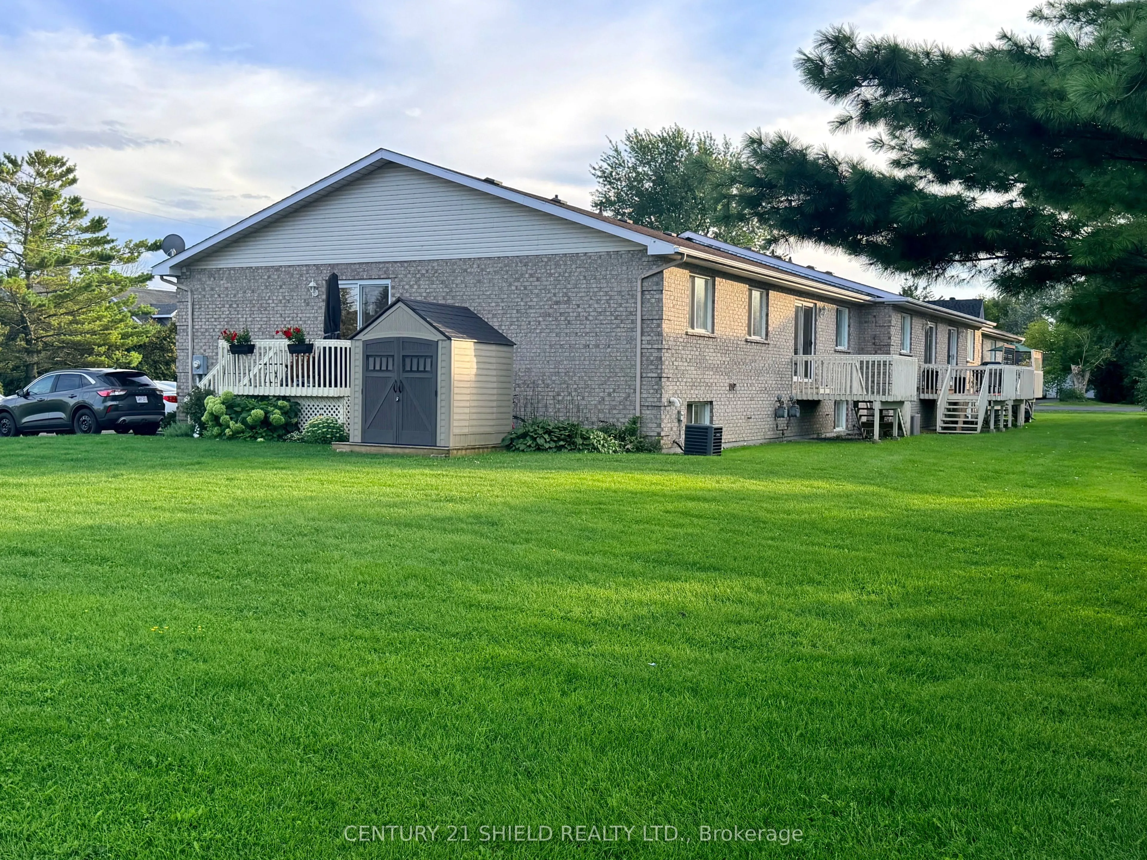 19 Simcoe Street
