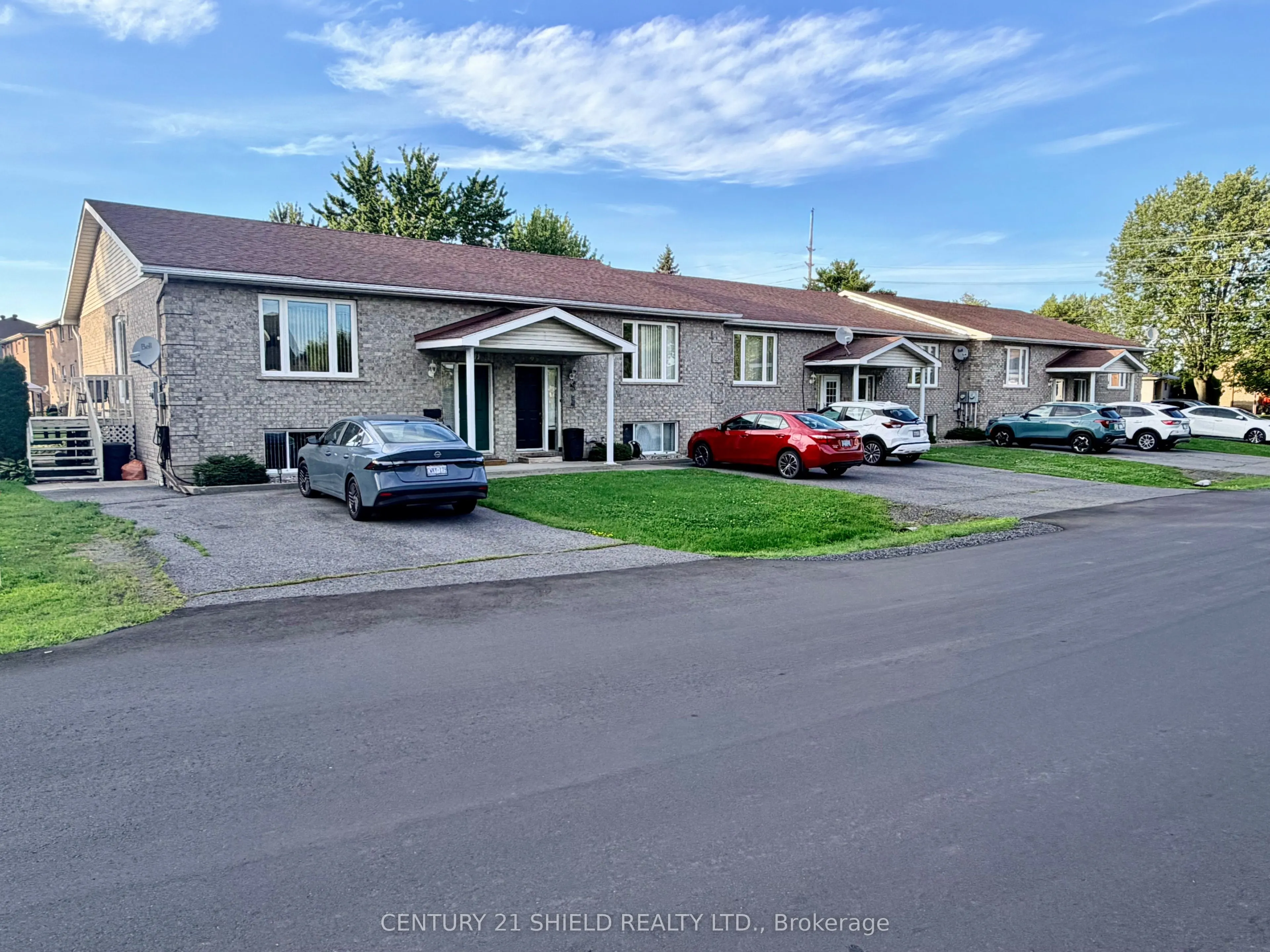 19 Simcoe Street