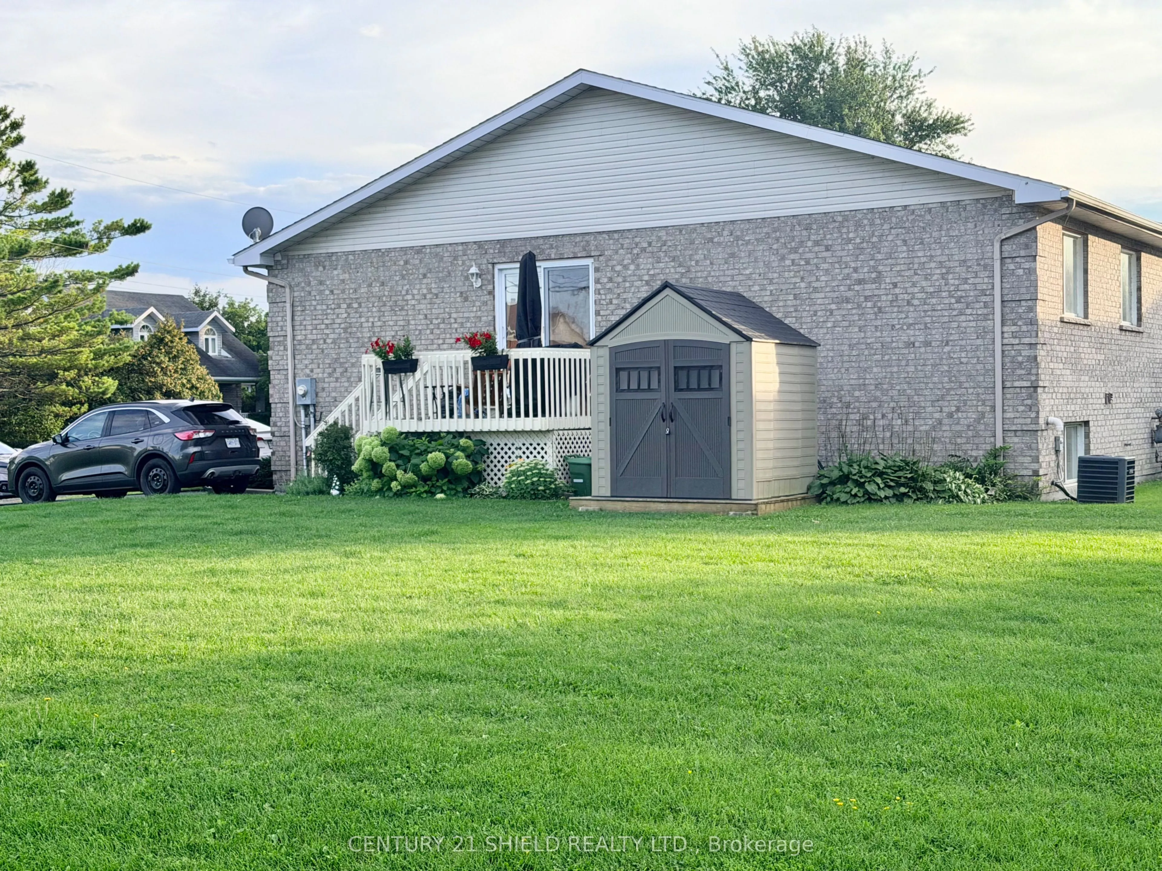 19 Simcoe Street