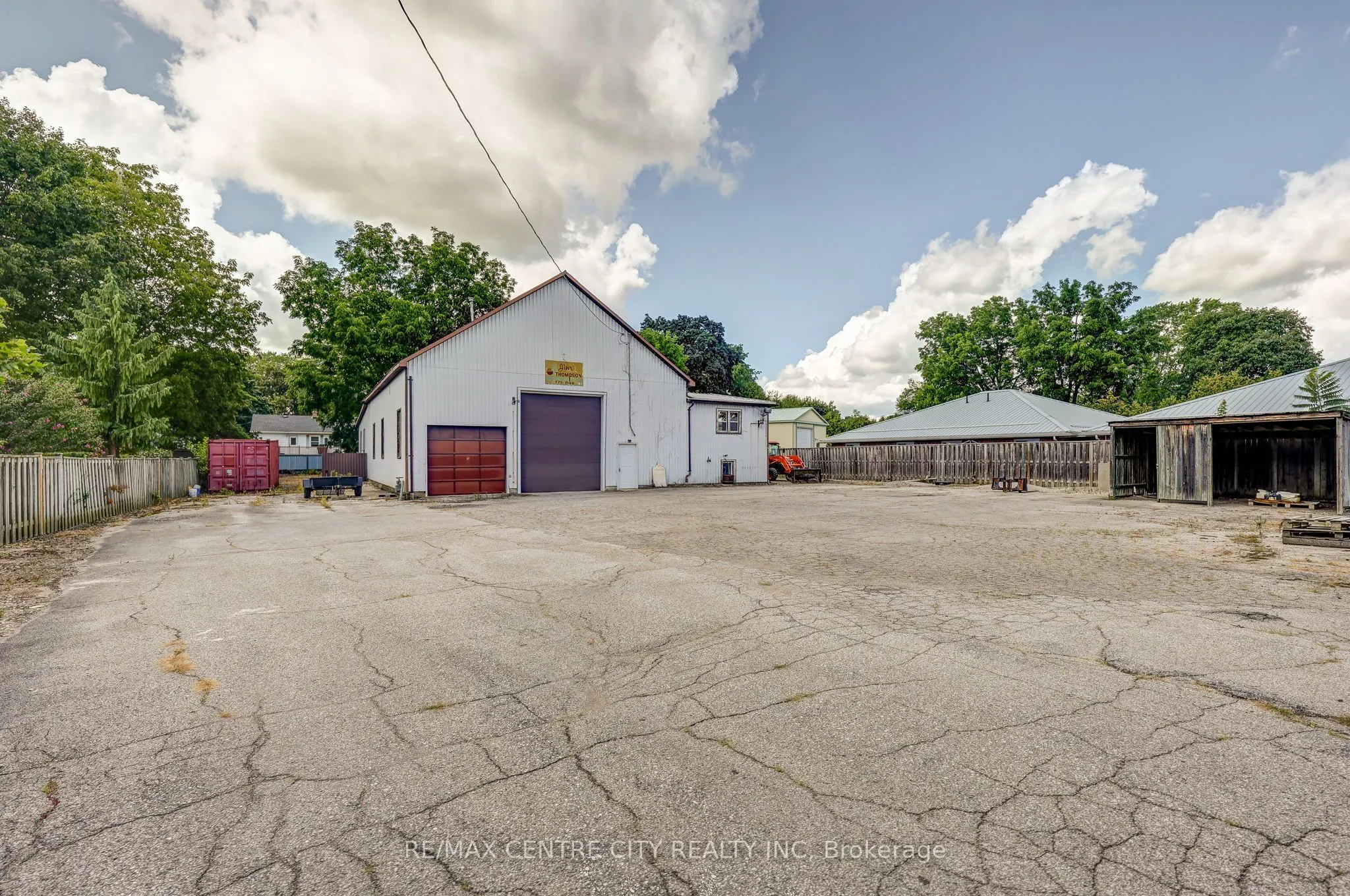 264 John Street S