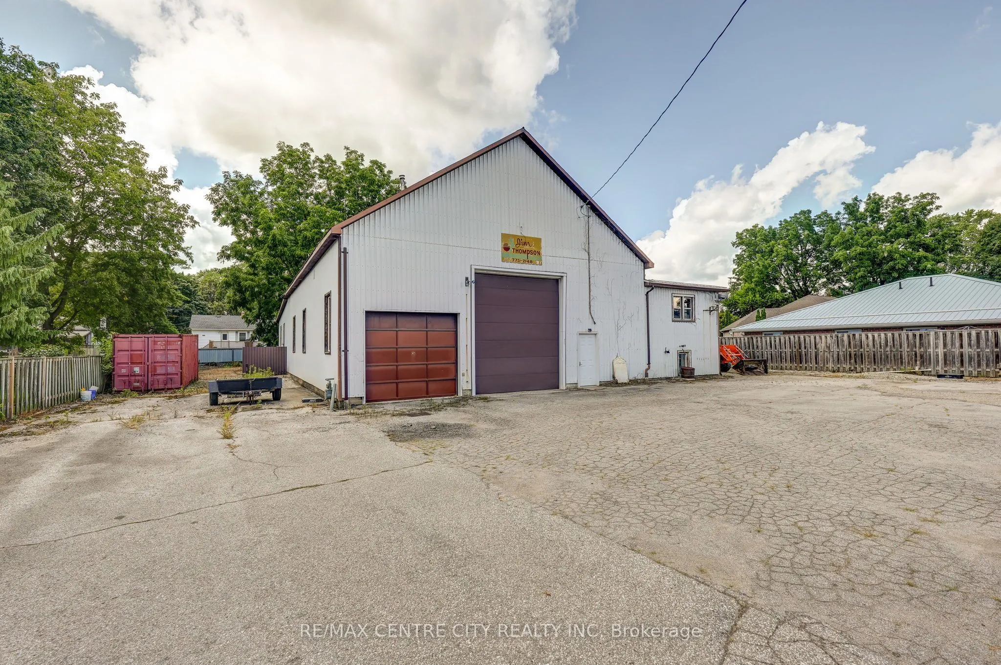 264 John Street S