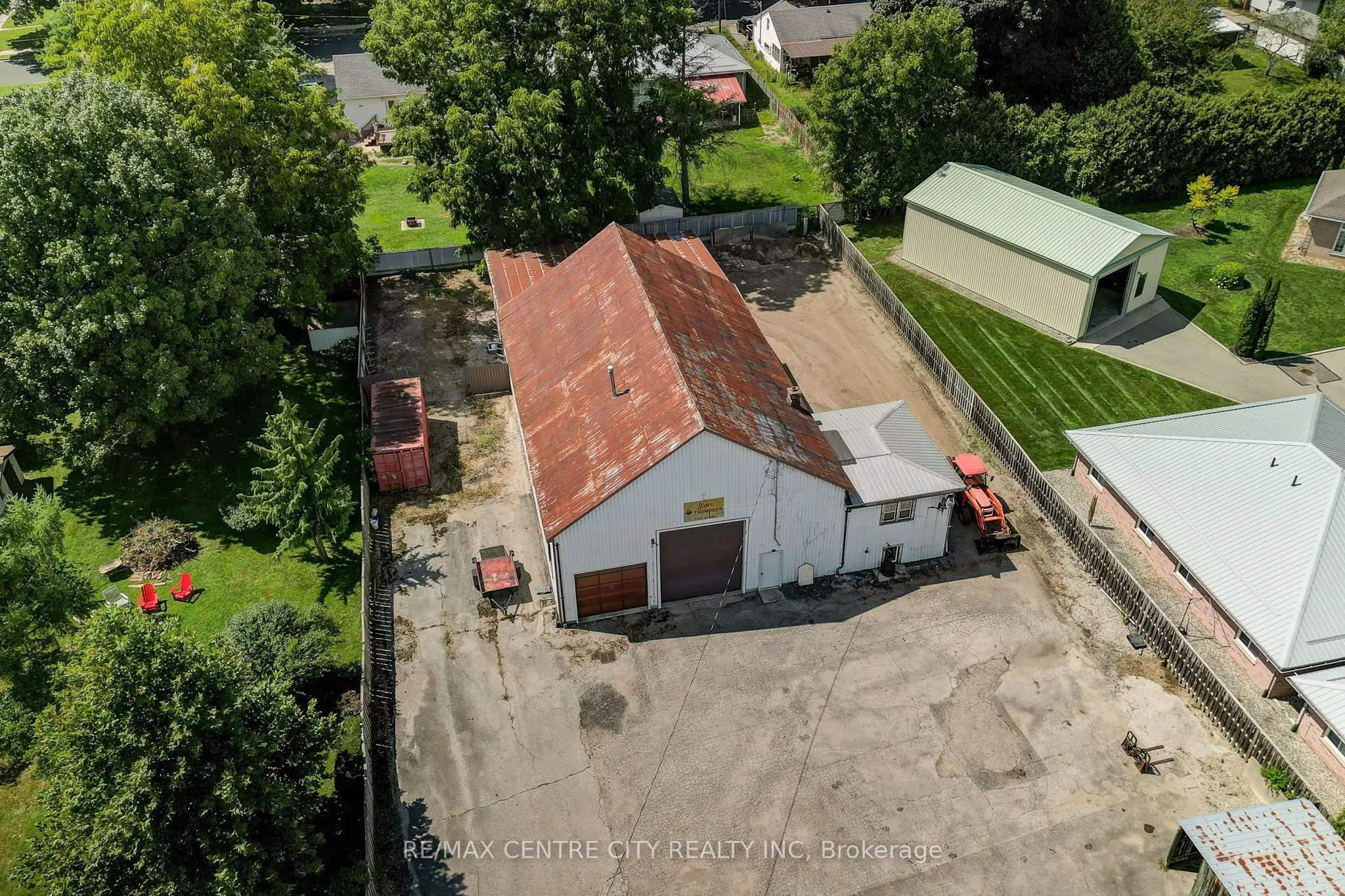 264 John Street S