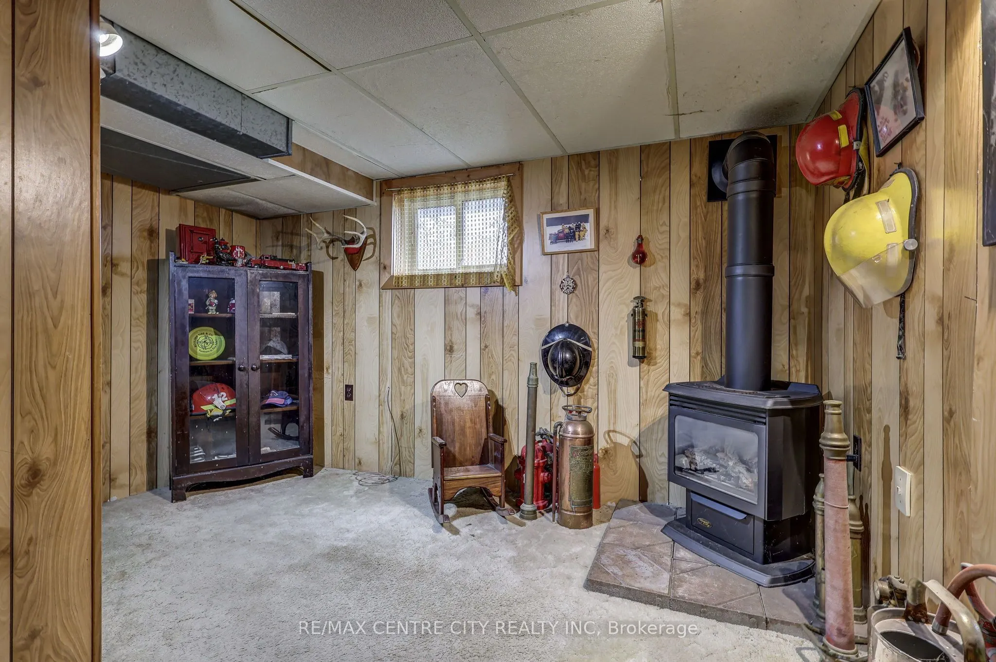 264 John Street S