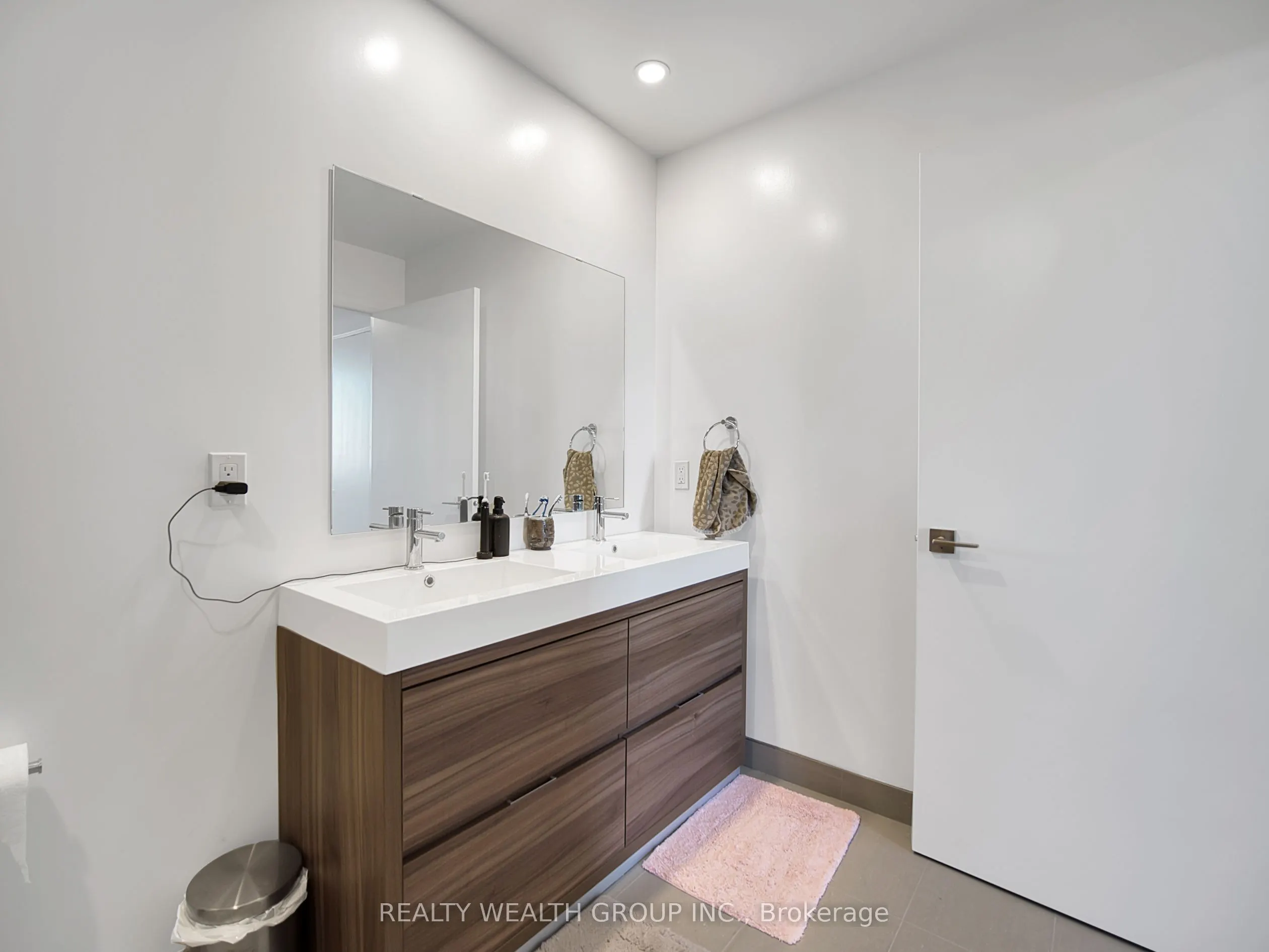 195 Hunter Street E #409