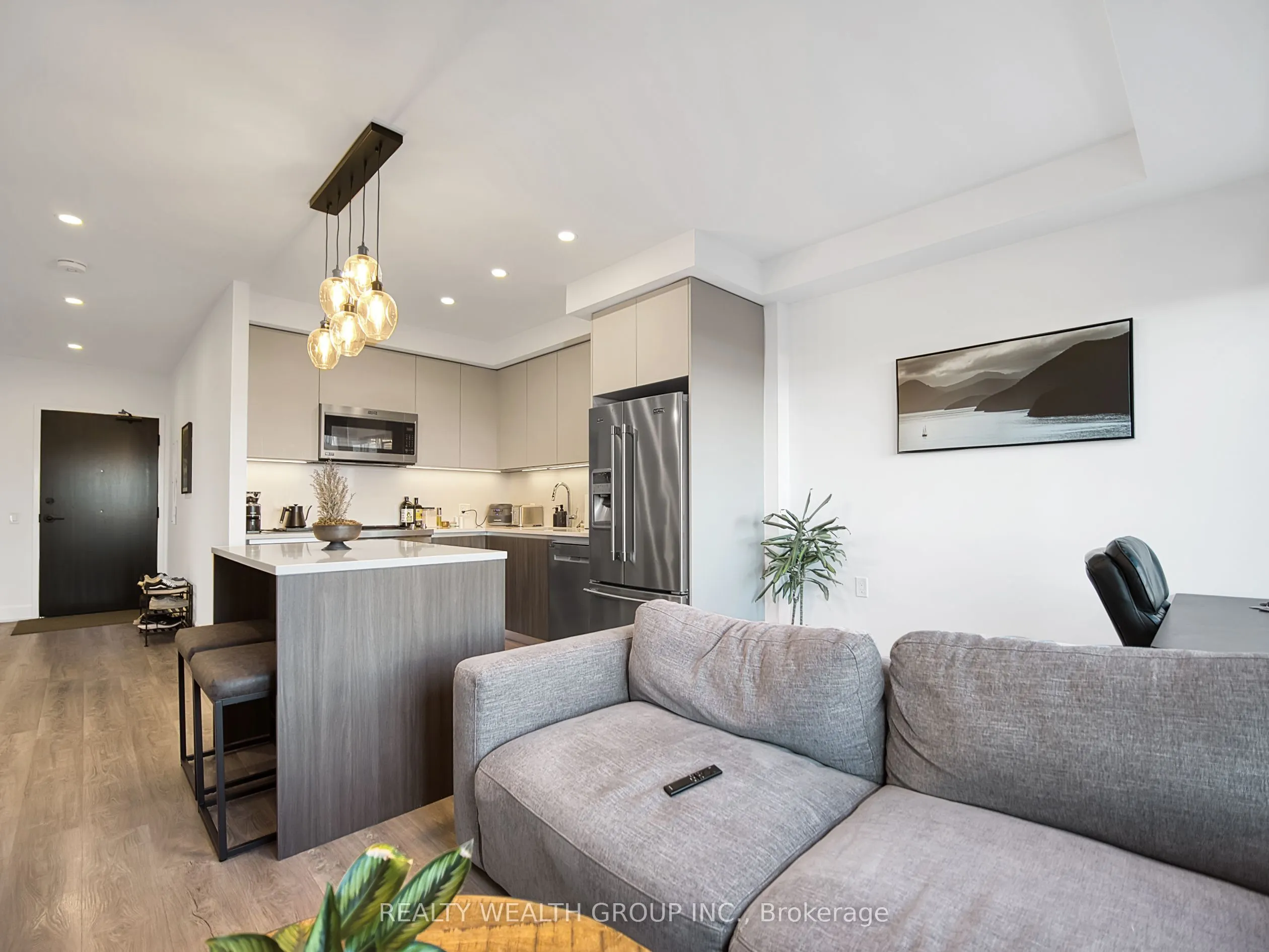 195 Hunter Street E #409