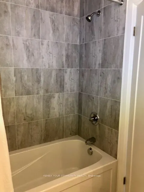 43 Laguna Village Crescent N