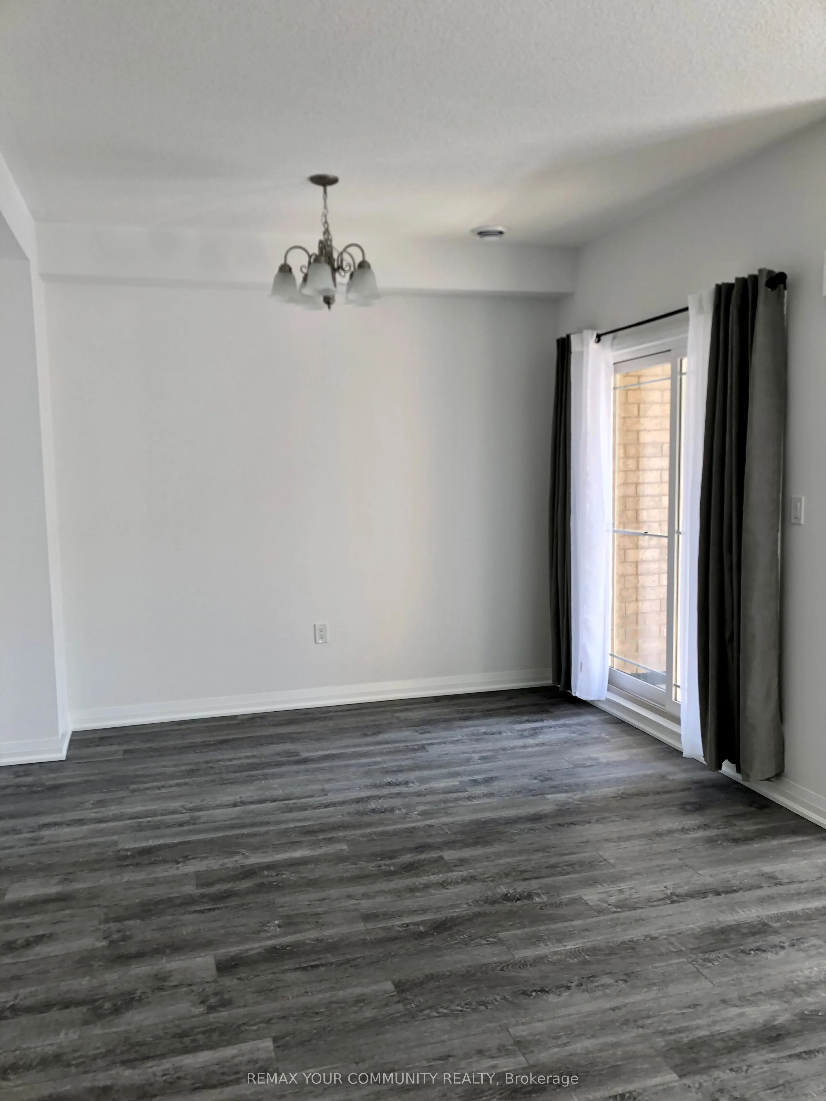 43 Laguna Village Crescent N