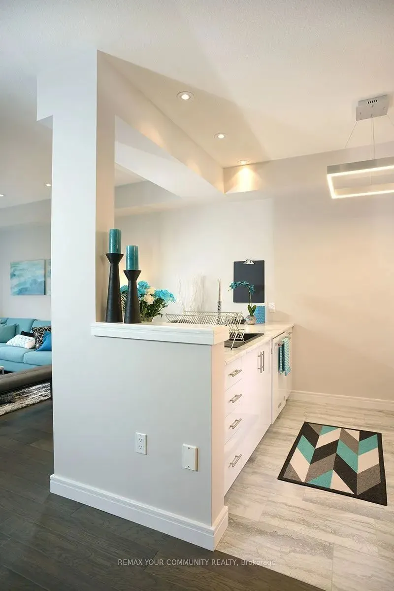 43 Laguna Village Crescent N