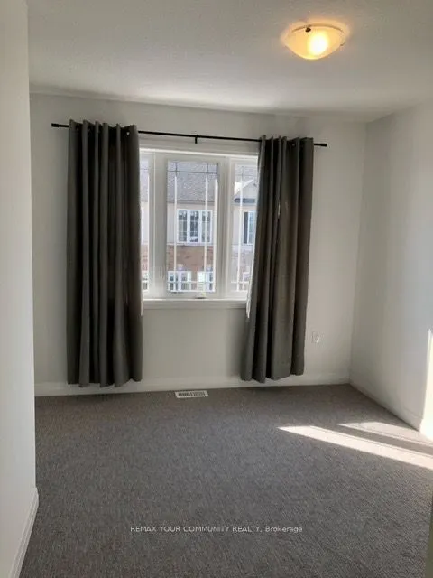 43 Laguna Village Crescent N