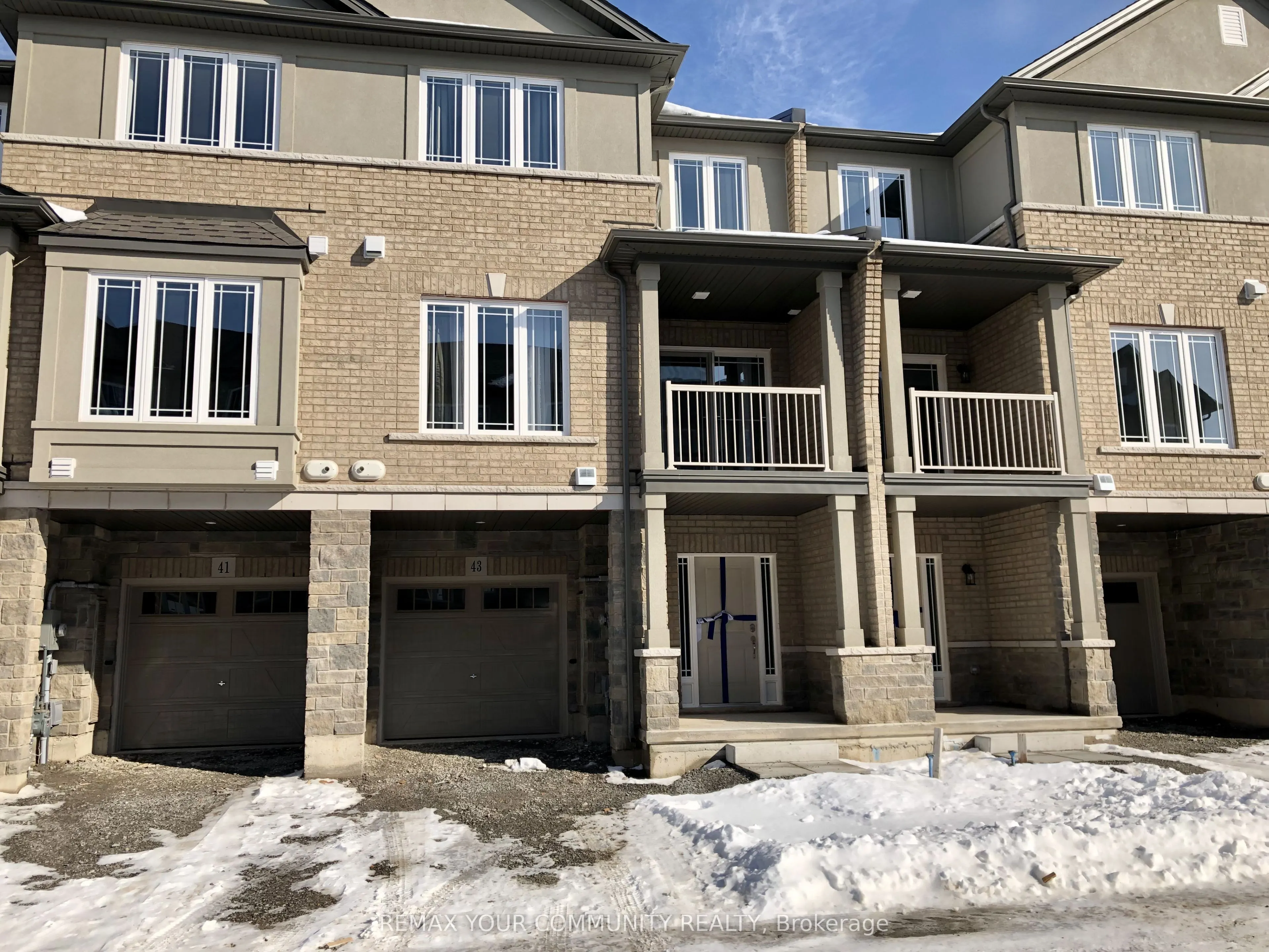43 Laguna Village Crescent N