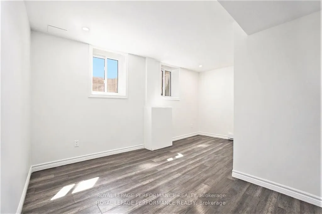 33 Majestic Drive N