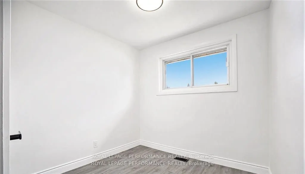 33 Majestic Drive N