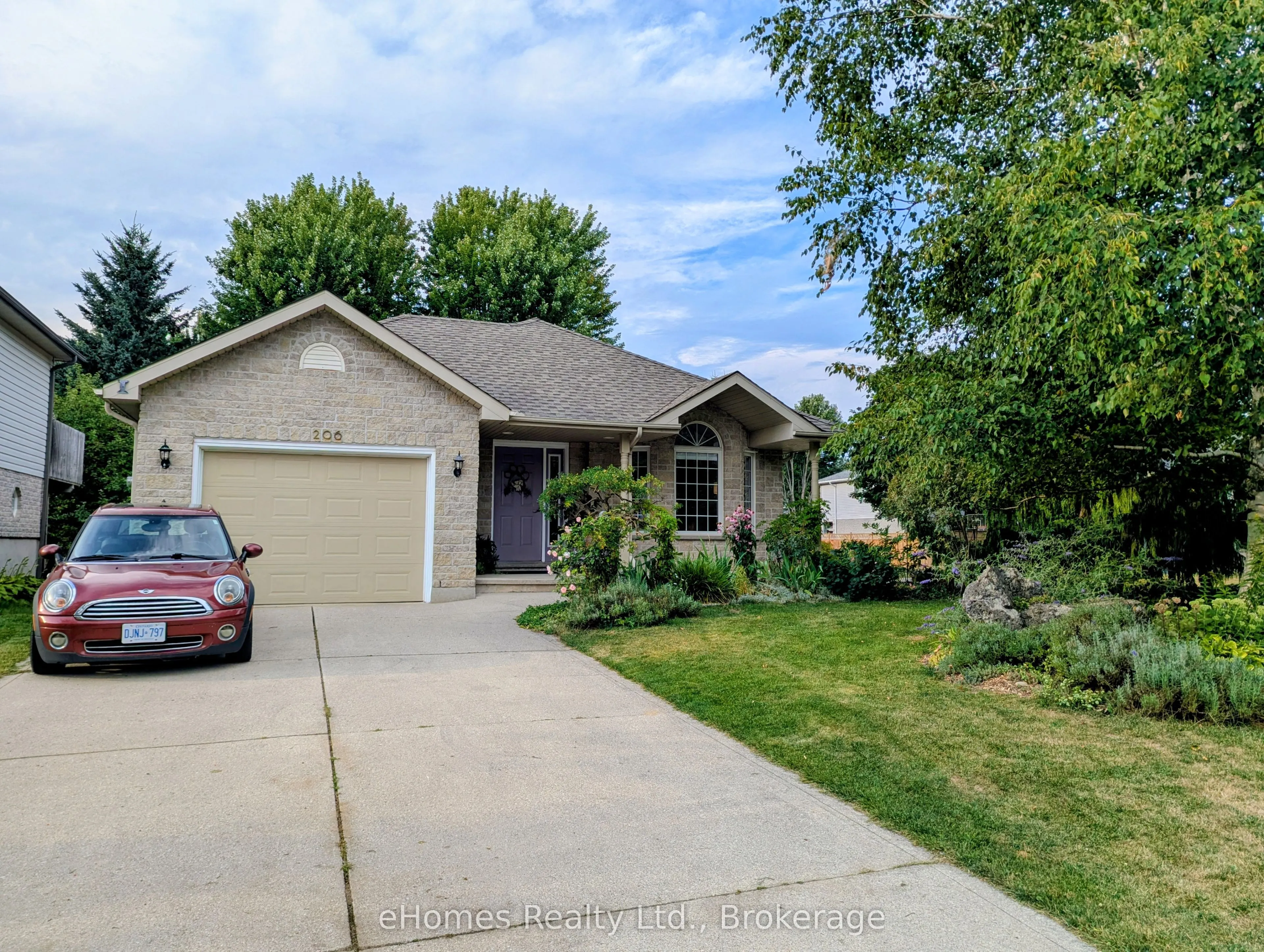 206 2nd A Street W
