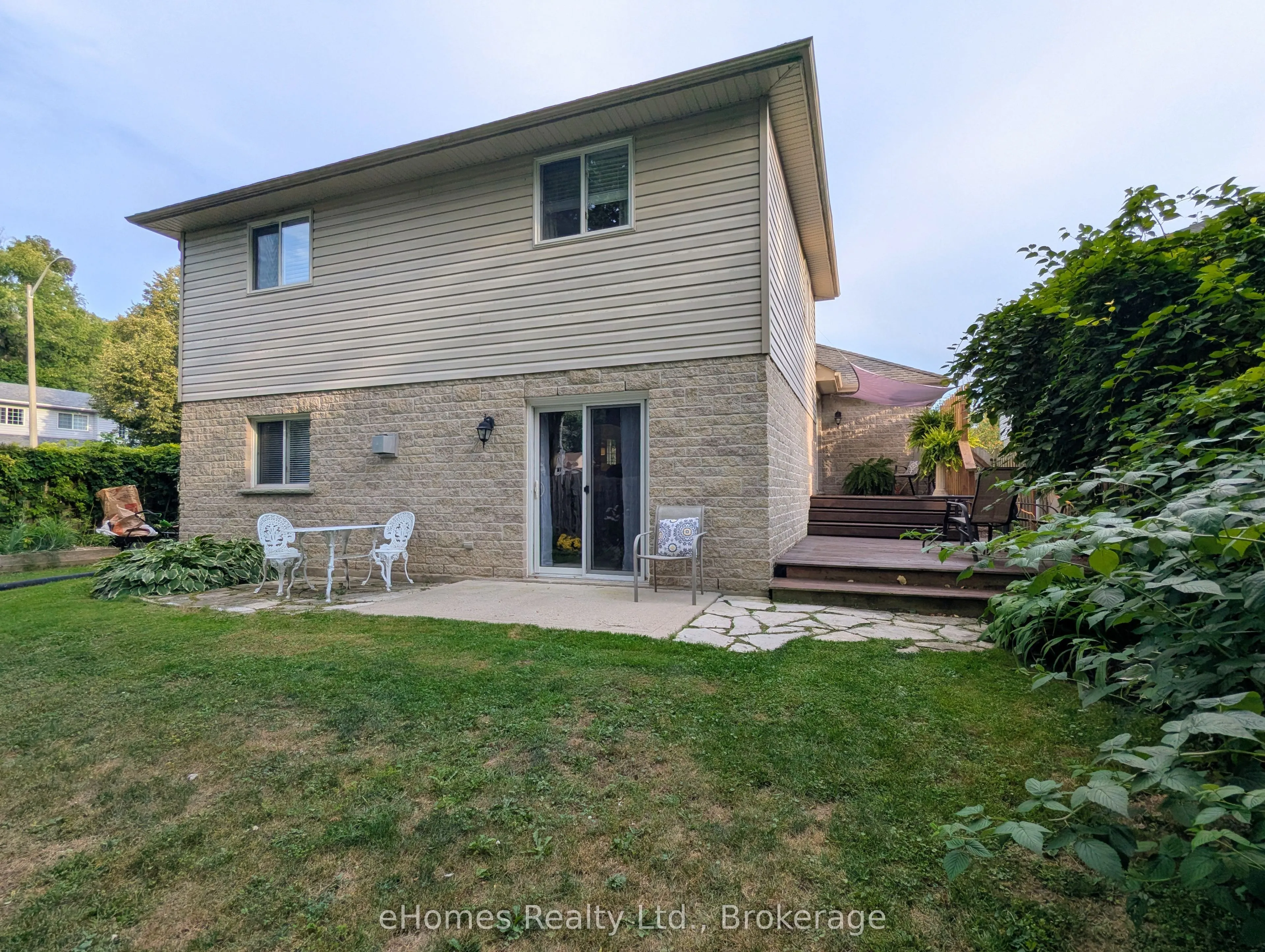 206 2nd A Street W