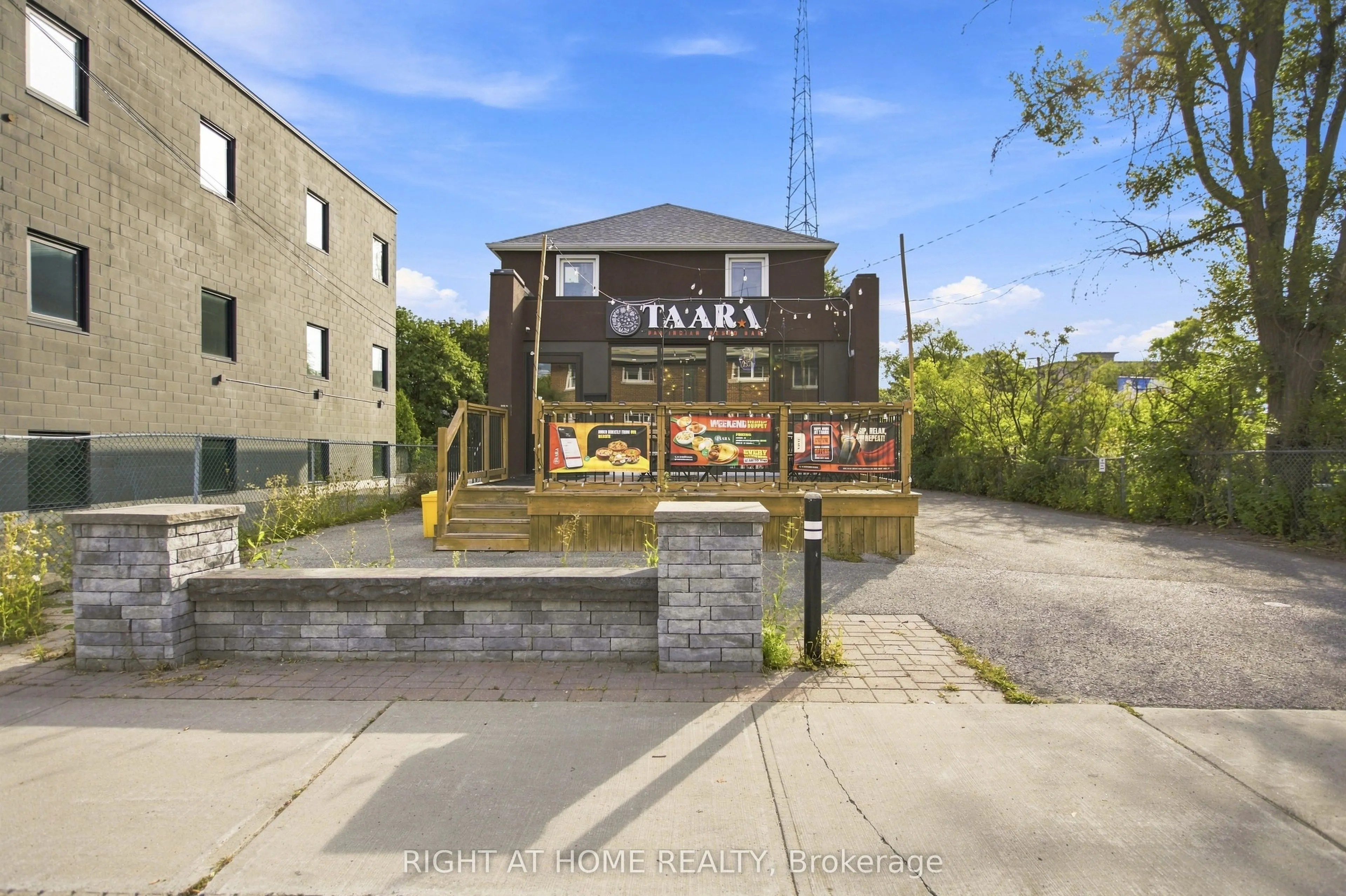 727 CHURCHILL Avenue