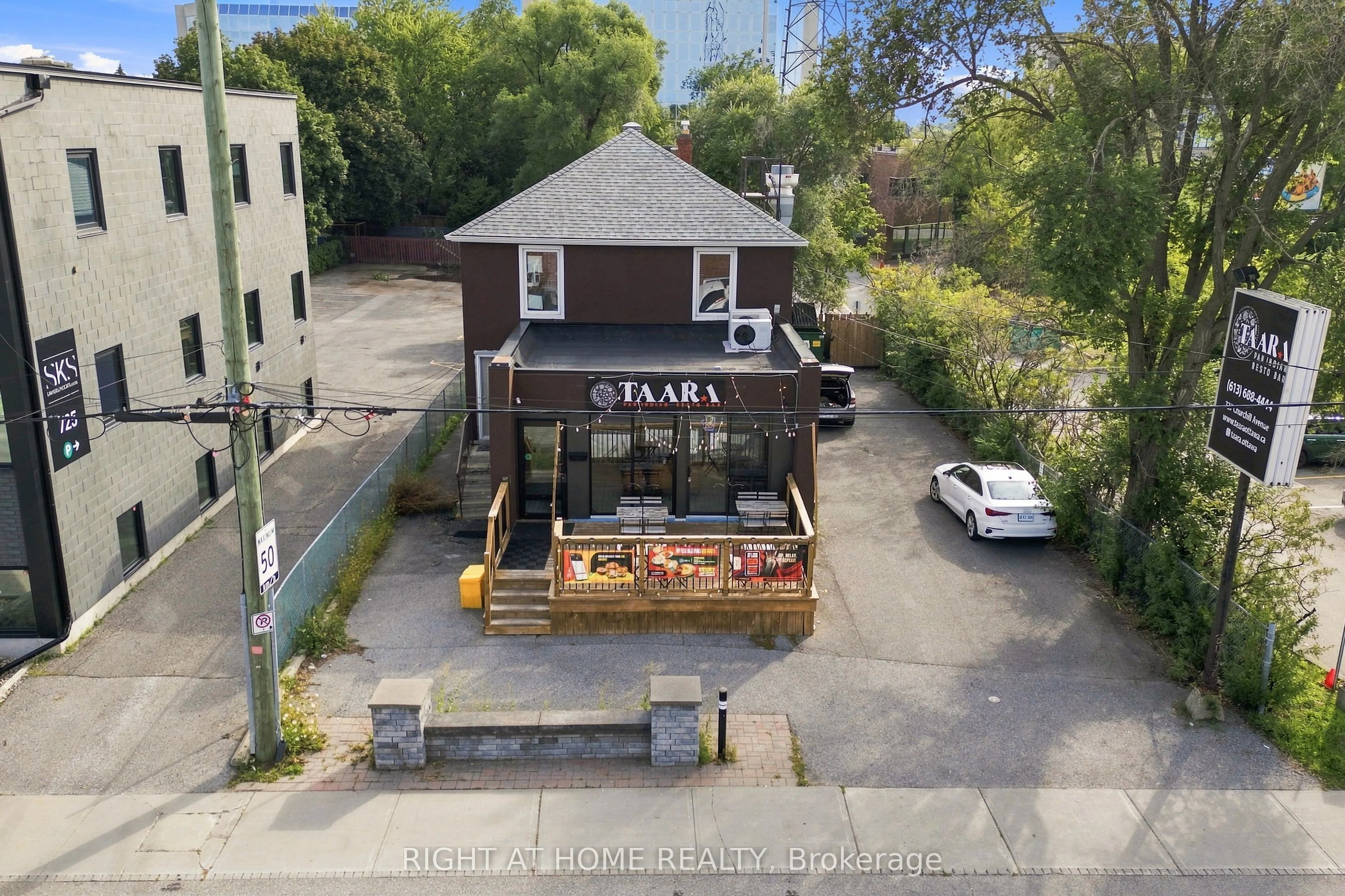727 CHURCHILL Avenue