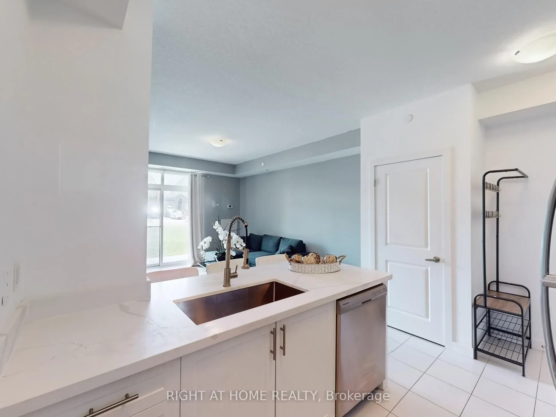 101 Shoreview Place #111