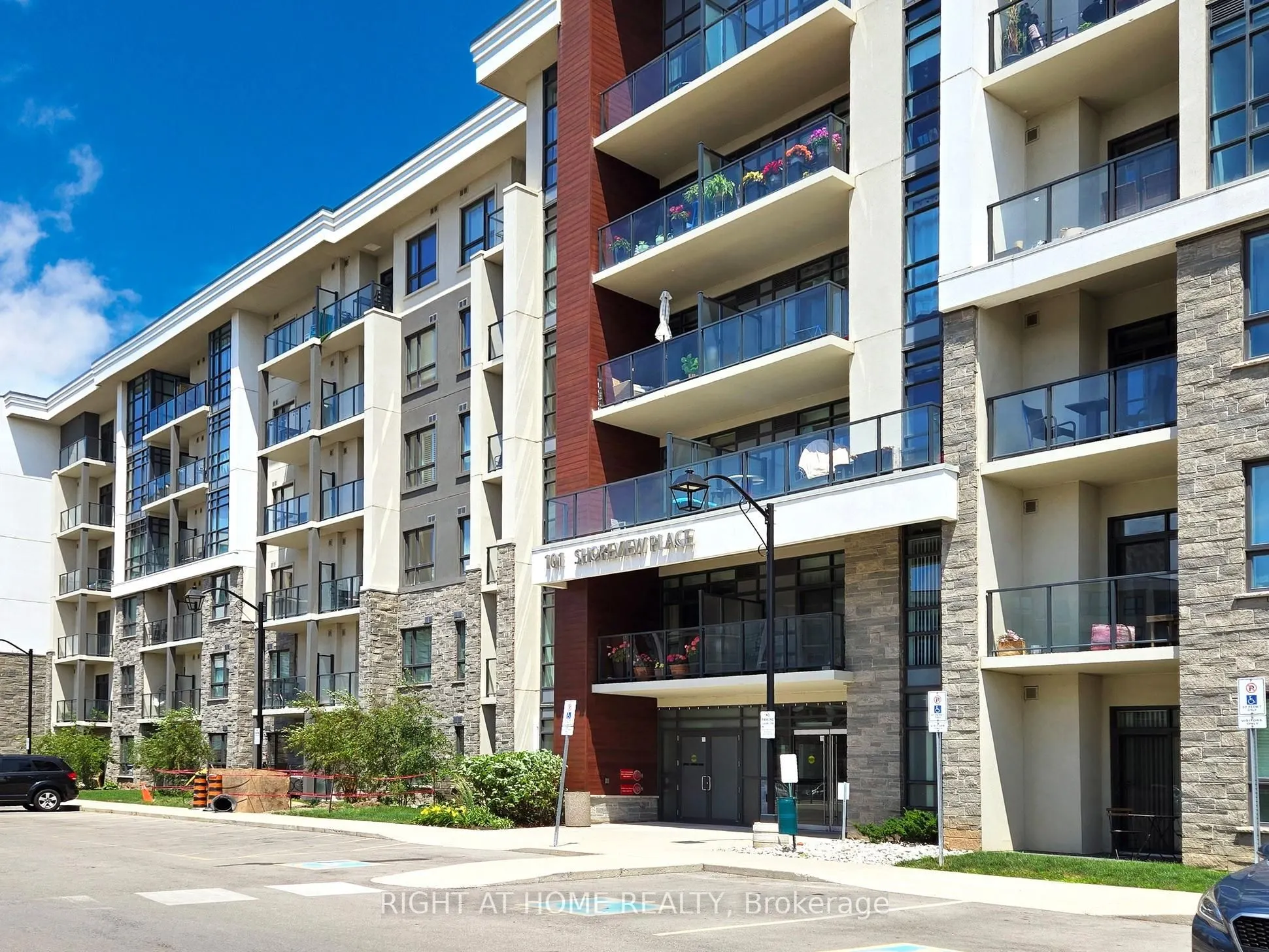 101 Shoreview Place #111