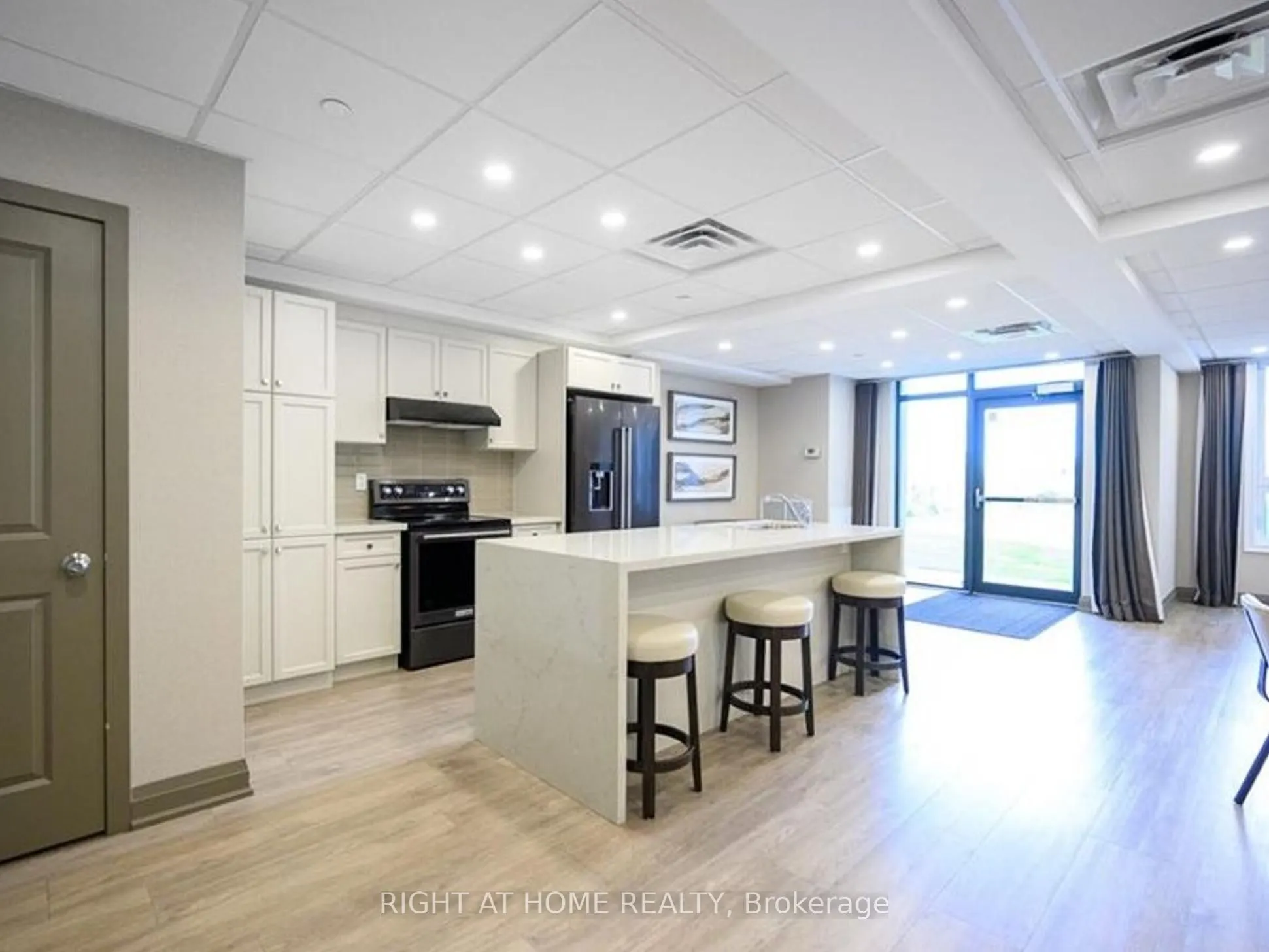 101 Shoreview Place #111