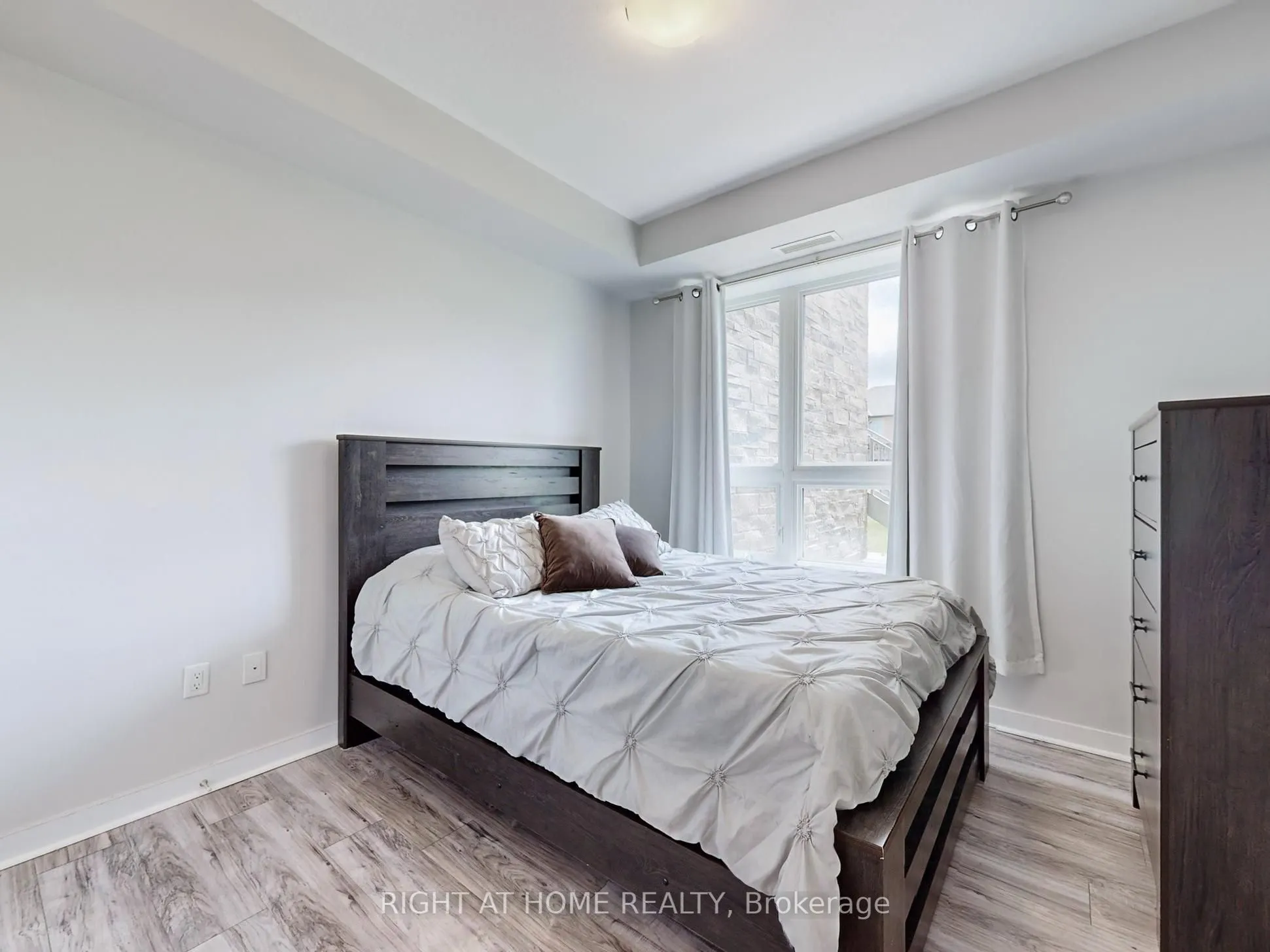 101 Shoreview Place #111
