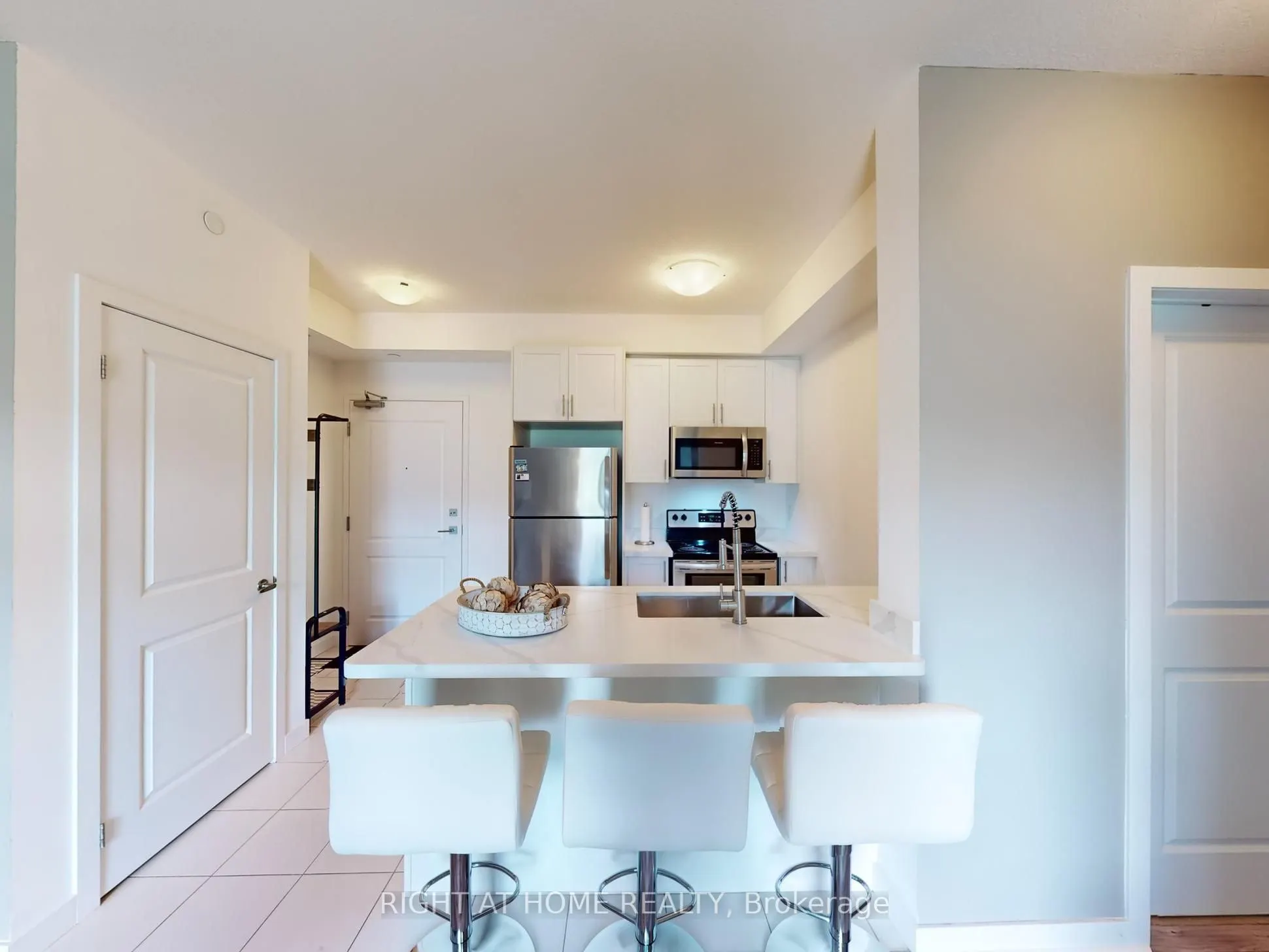 101 Shoreview Place #111