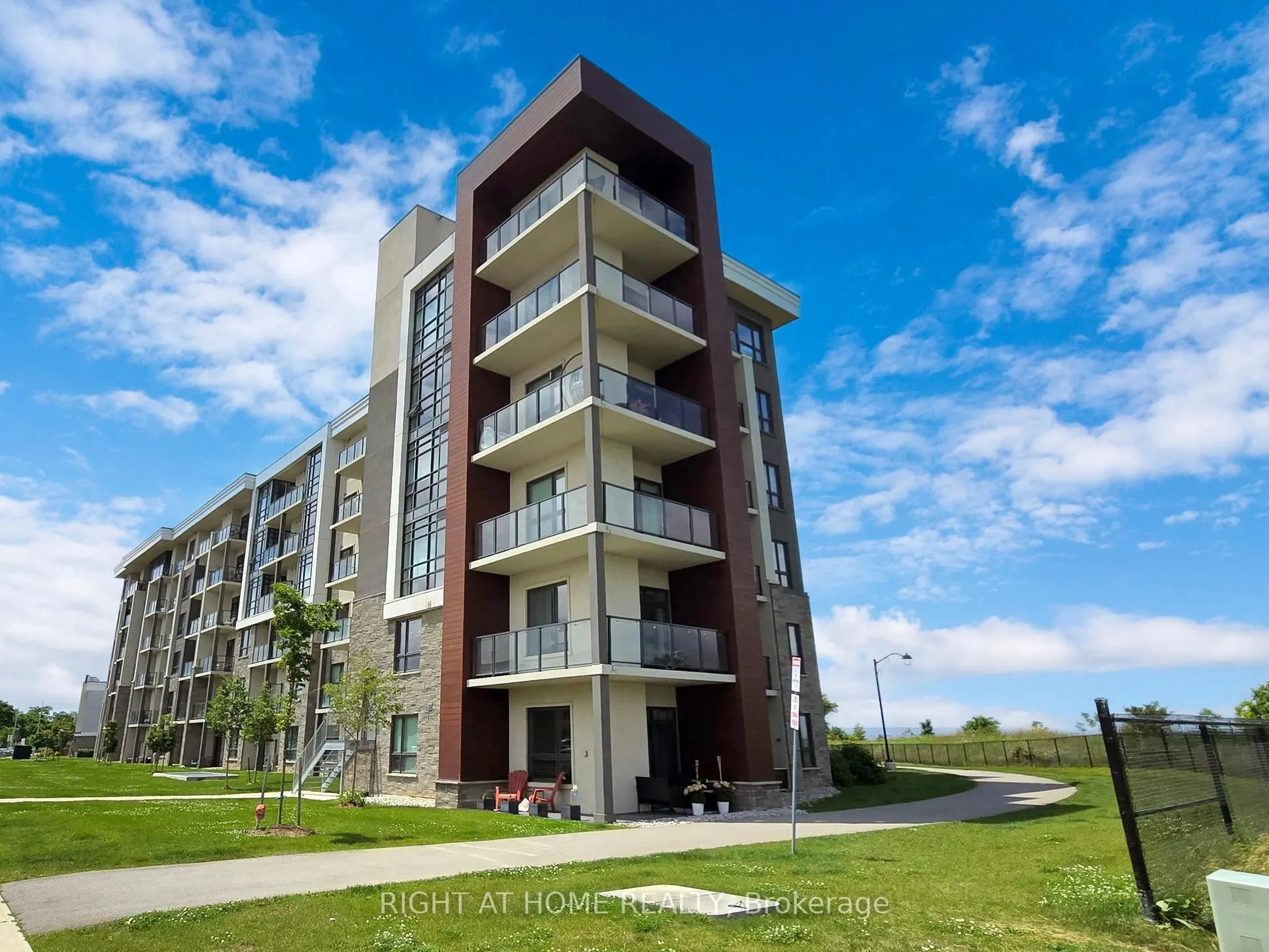 101 Shoreview Place #111