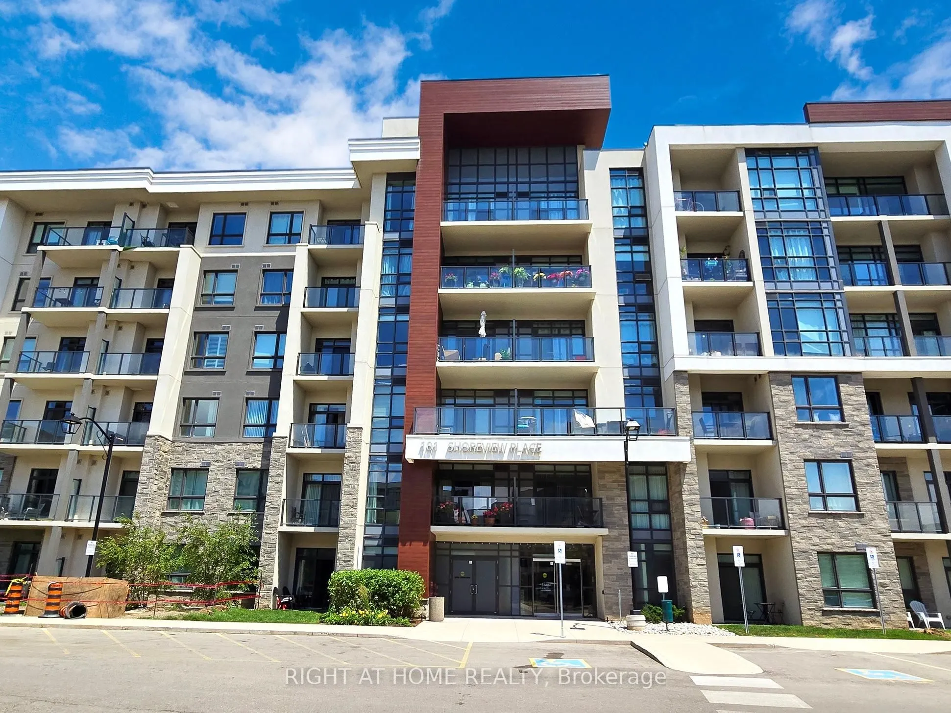 101 Shoreview Place #111