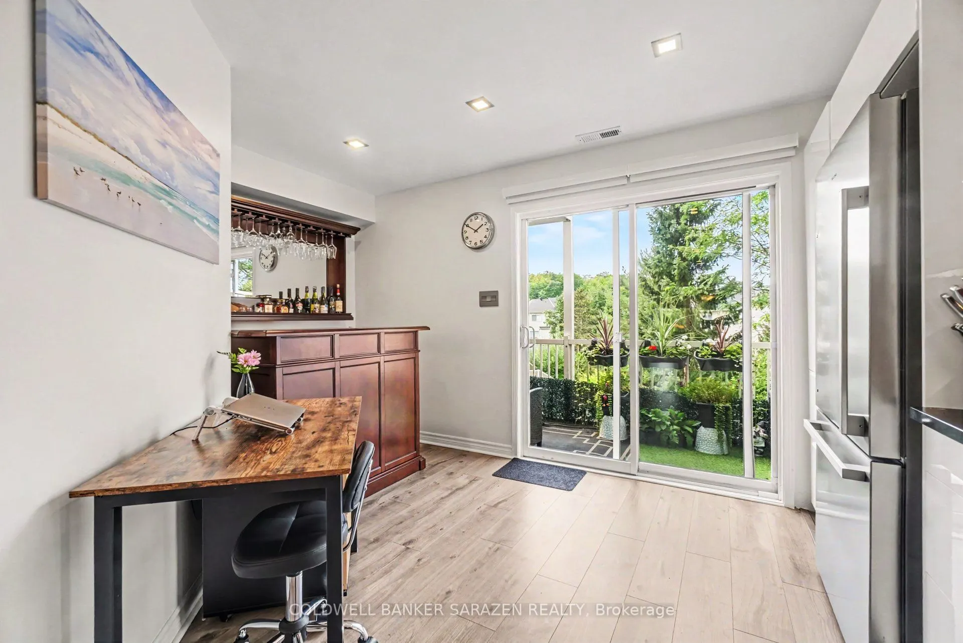 282 Cresthaven Drive #11