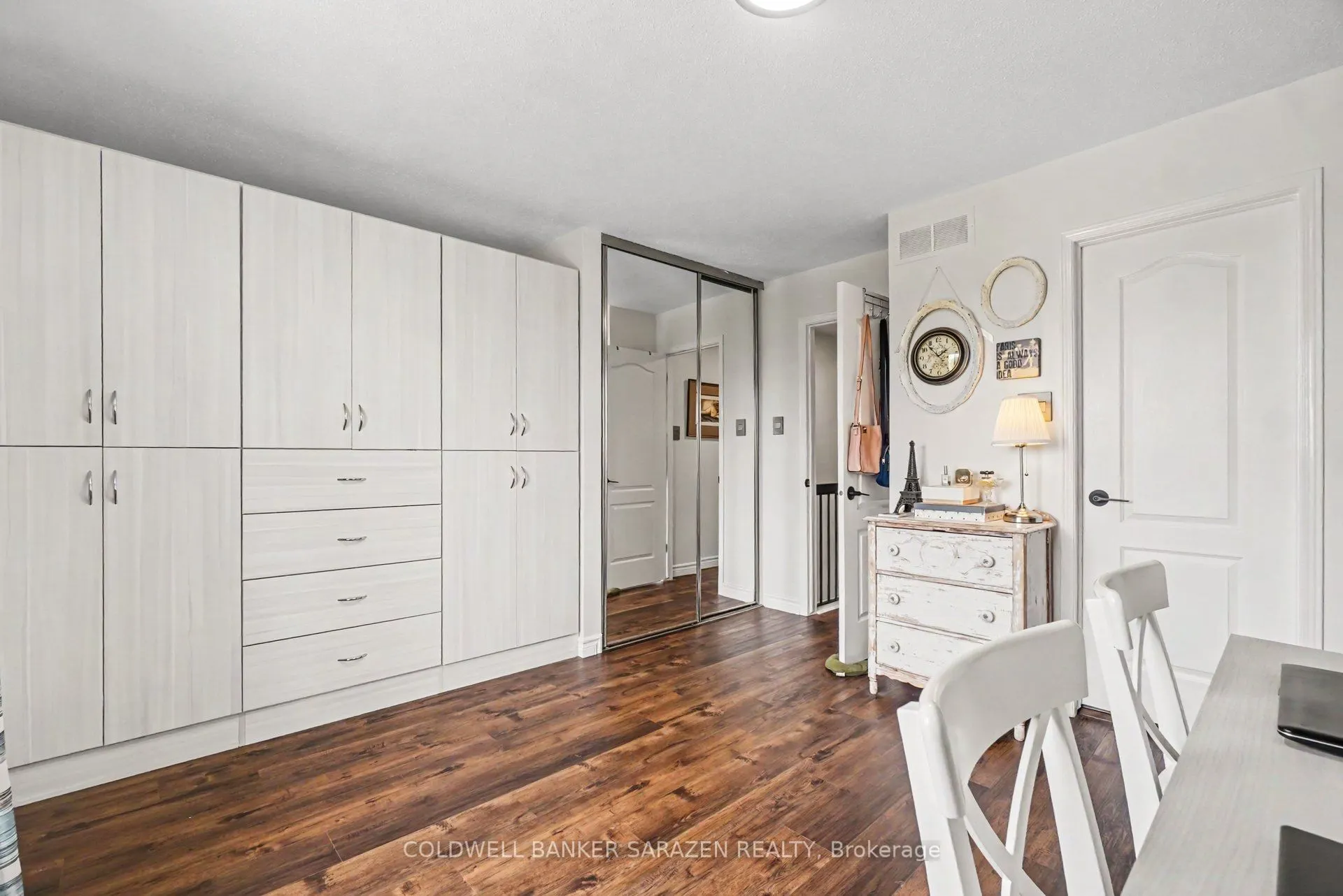 282 Cresthaven Drive #11
