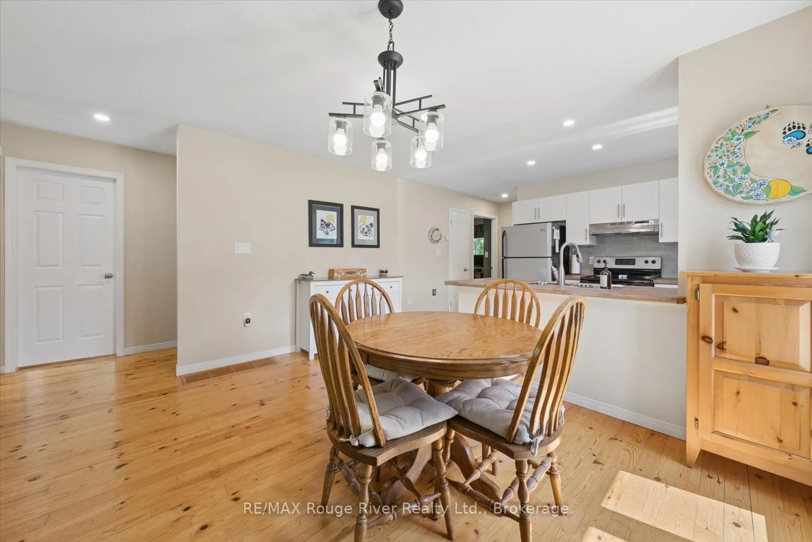 32 South Maloney Street