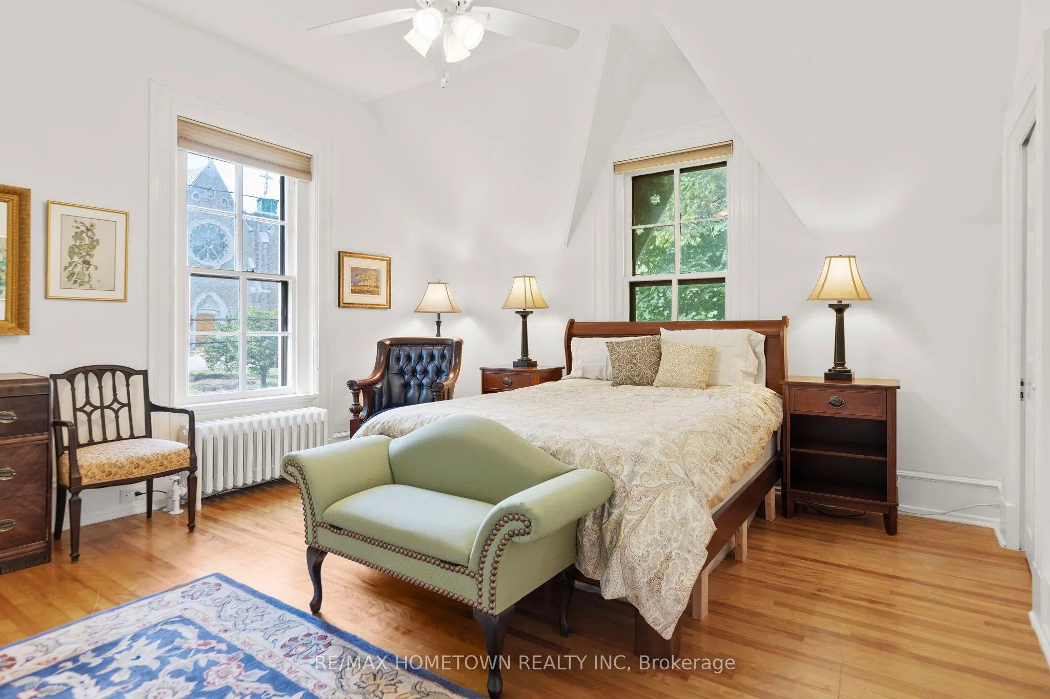 157 DIBBLE Street W