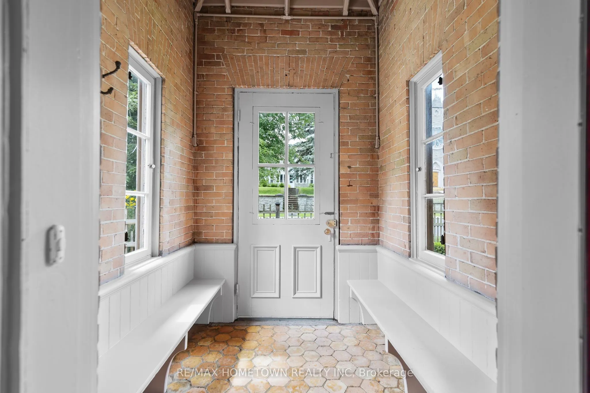 157 DIBBLE Street W