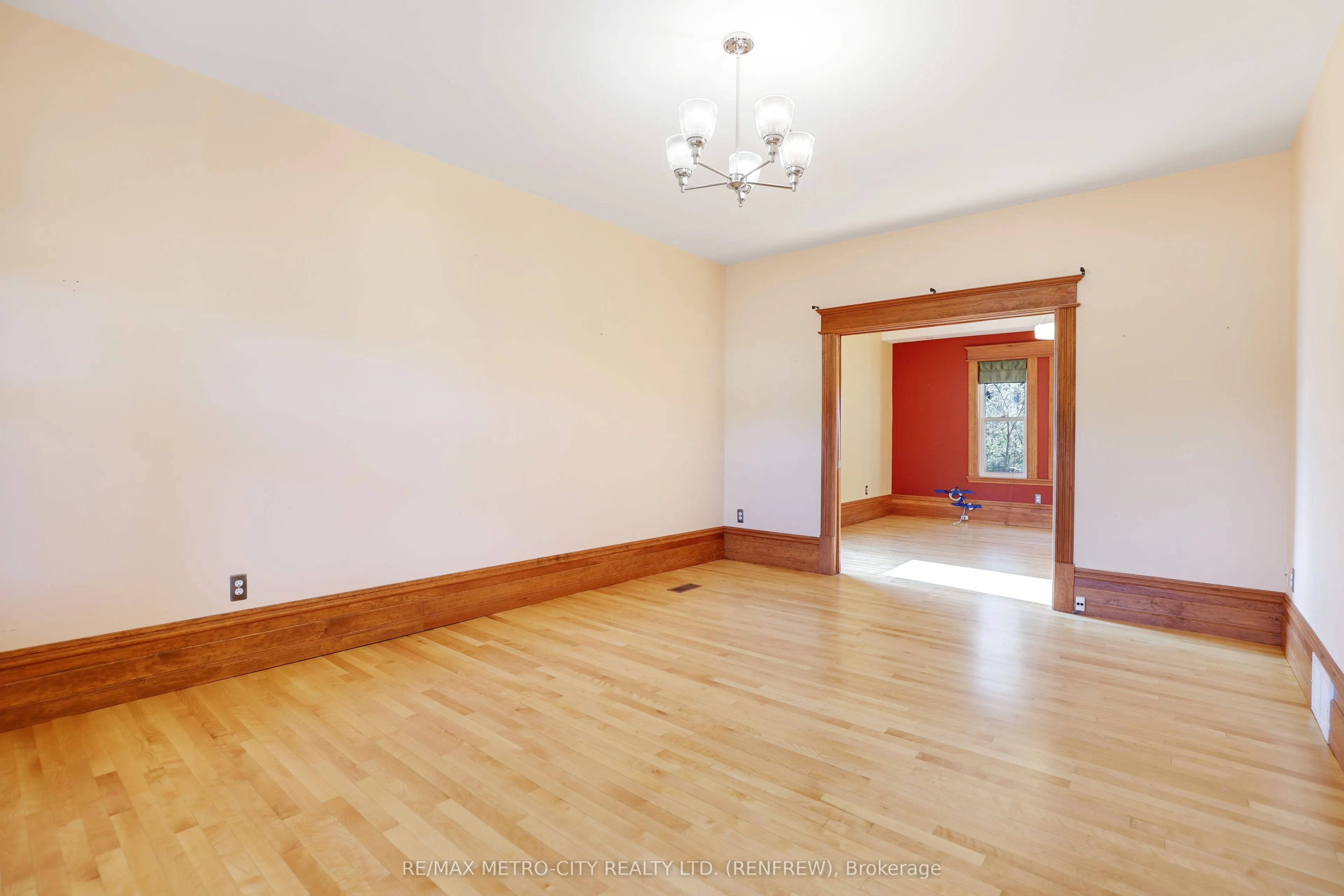 94 Argyle Street N