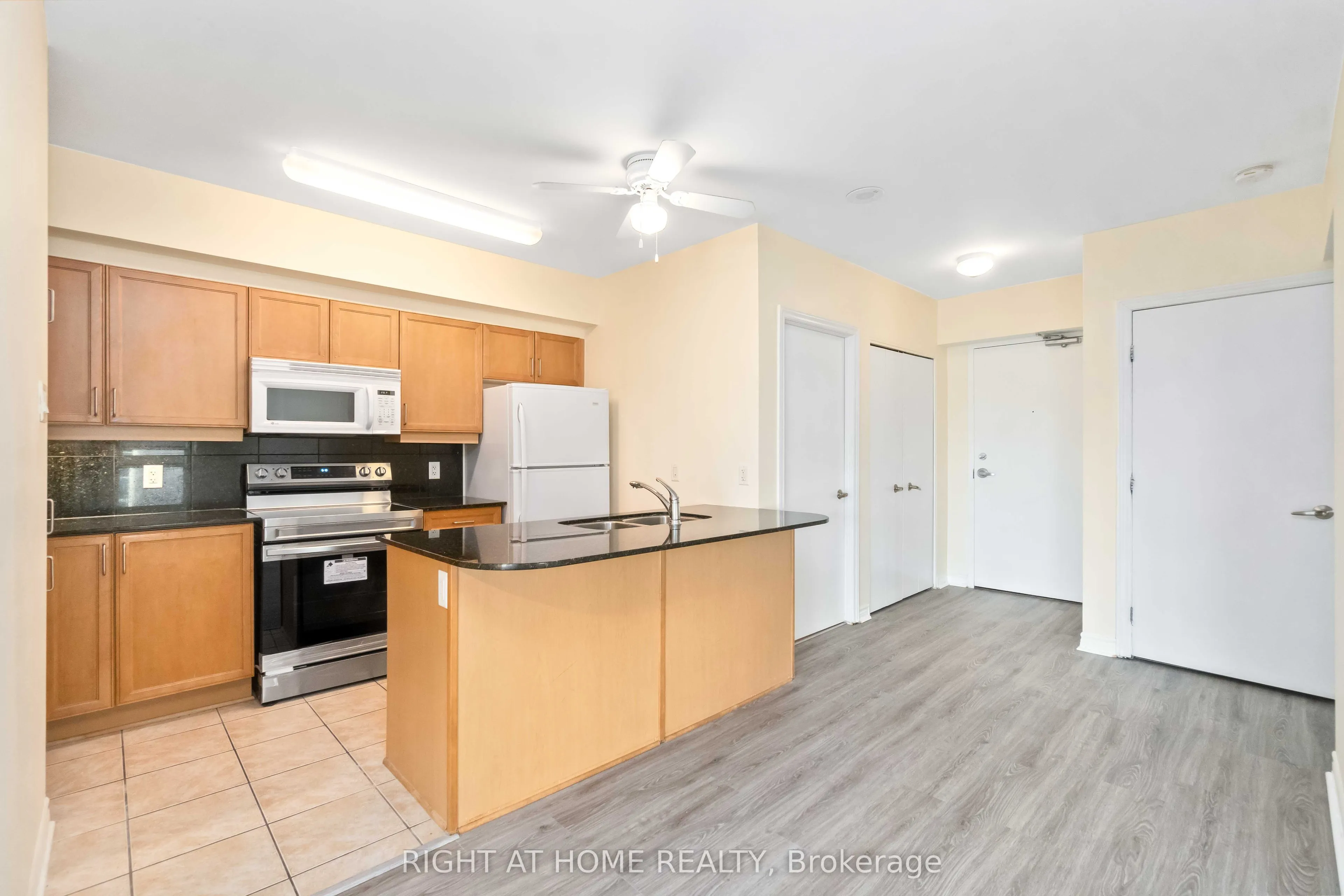 445 Laurier Avenue W #701