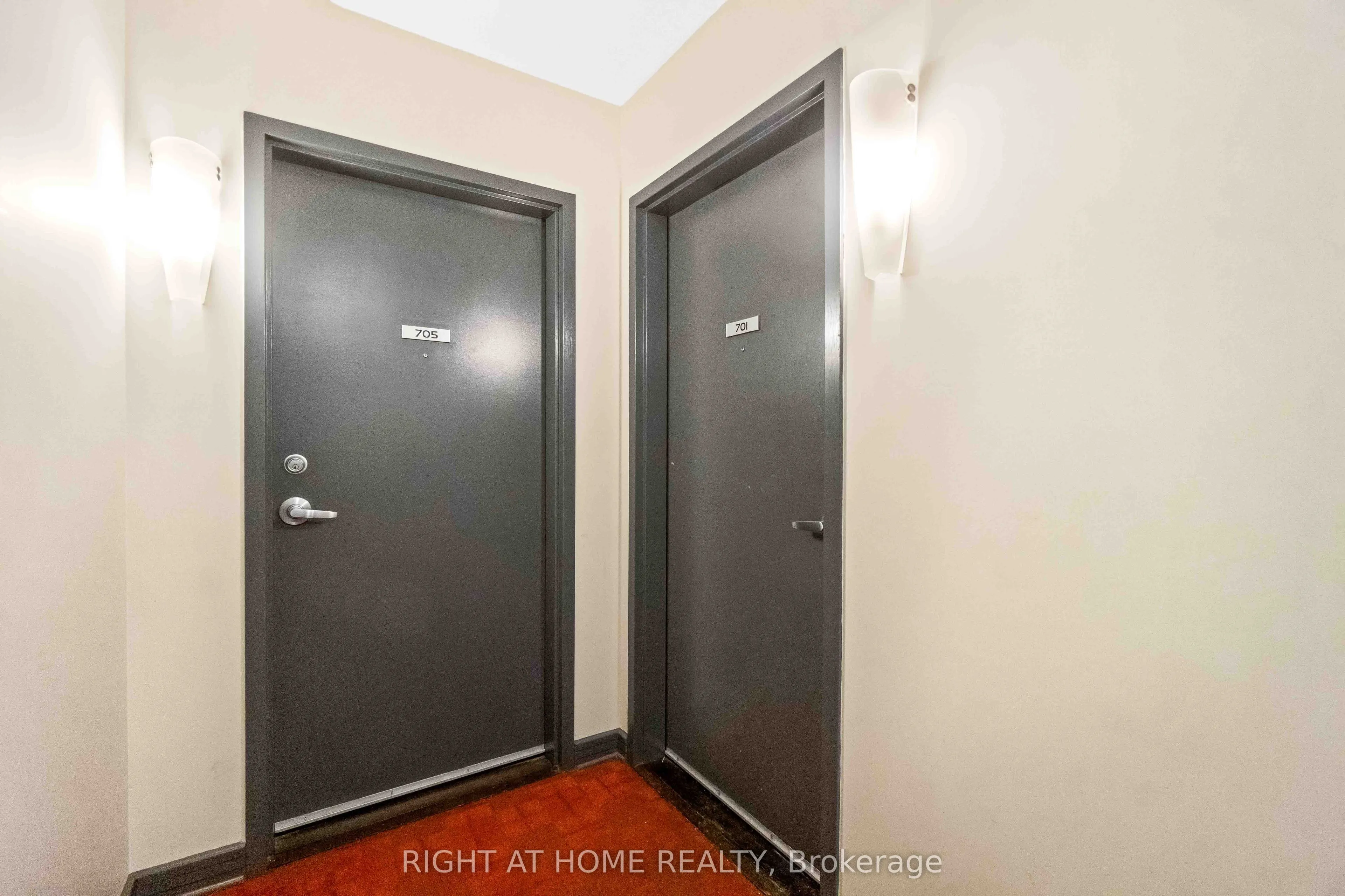445 Laurier Avenue W #701