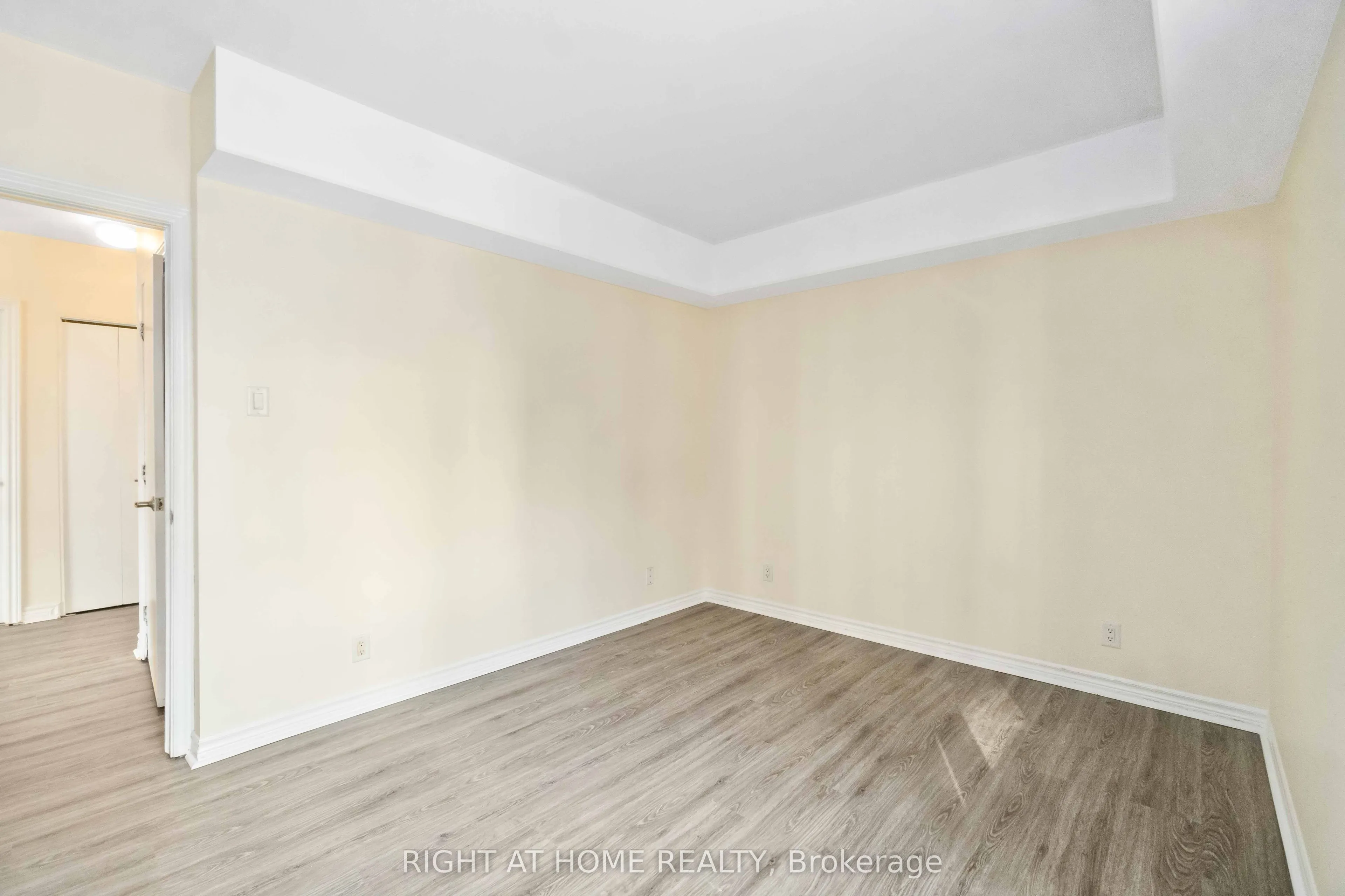 445 Laurier Avenue W #701