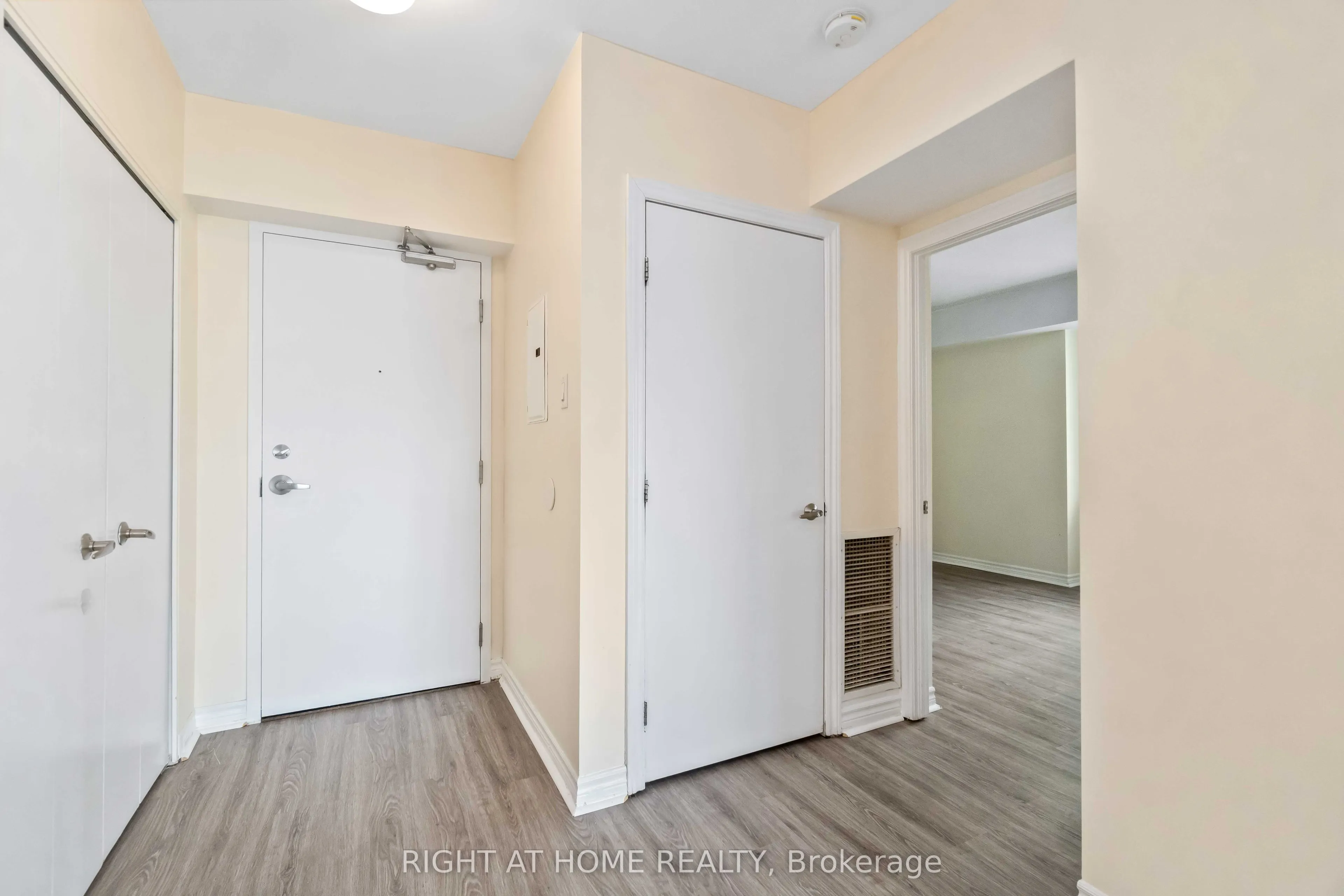 445 Laurier Avenue W #701