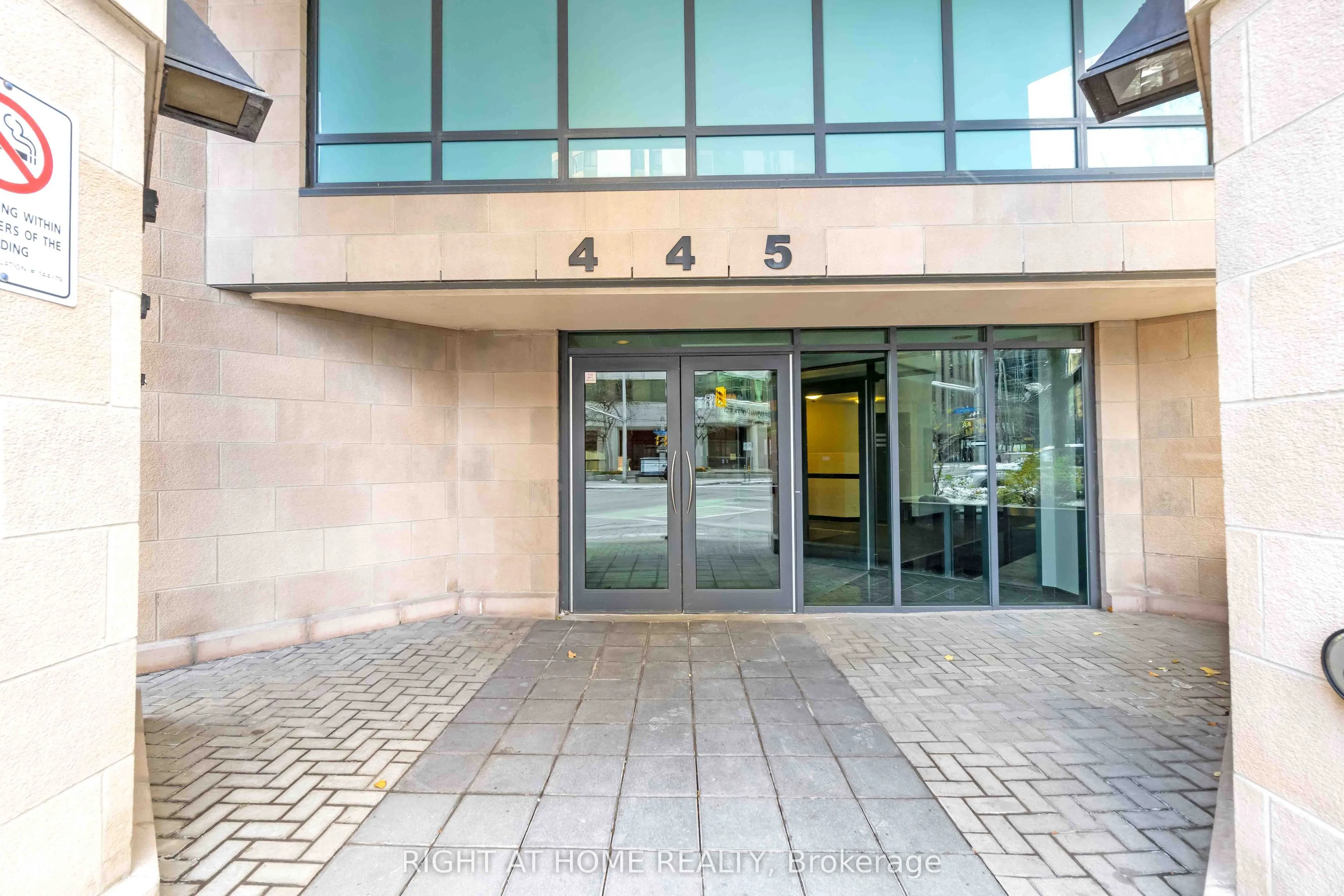 445 Laurier Avenue W #701