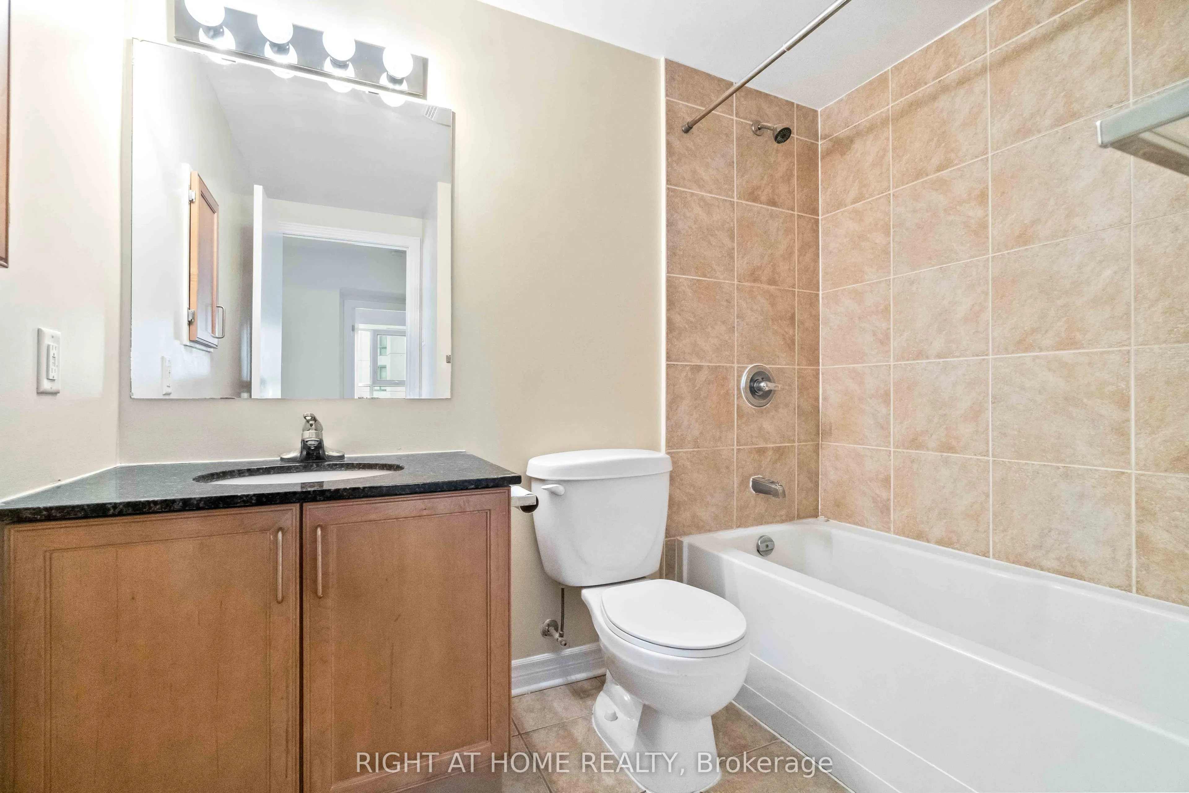 445 Laurier Avenue W #701
