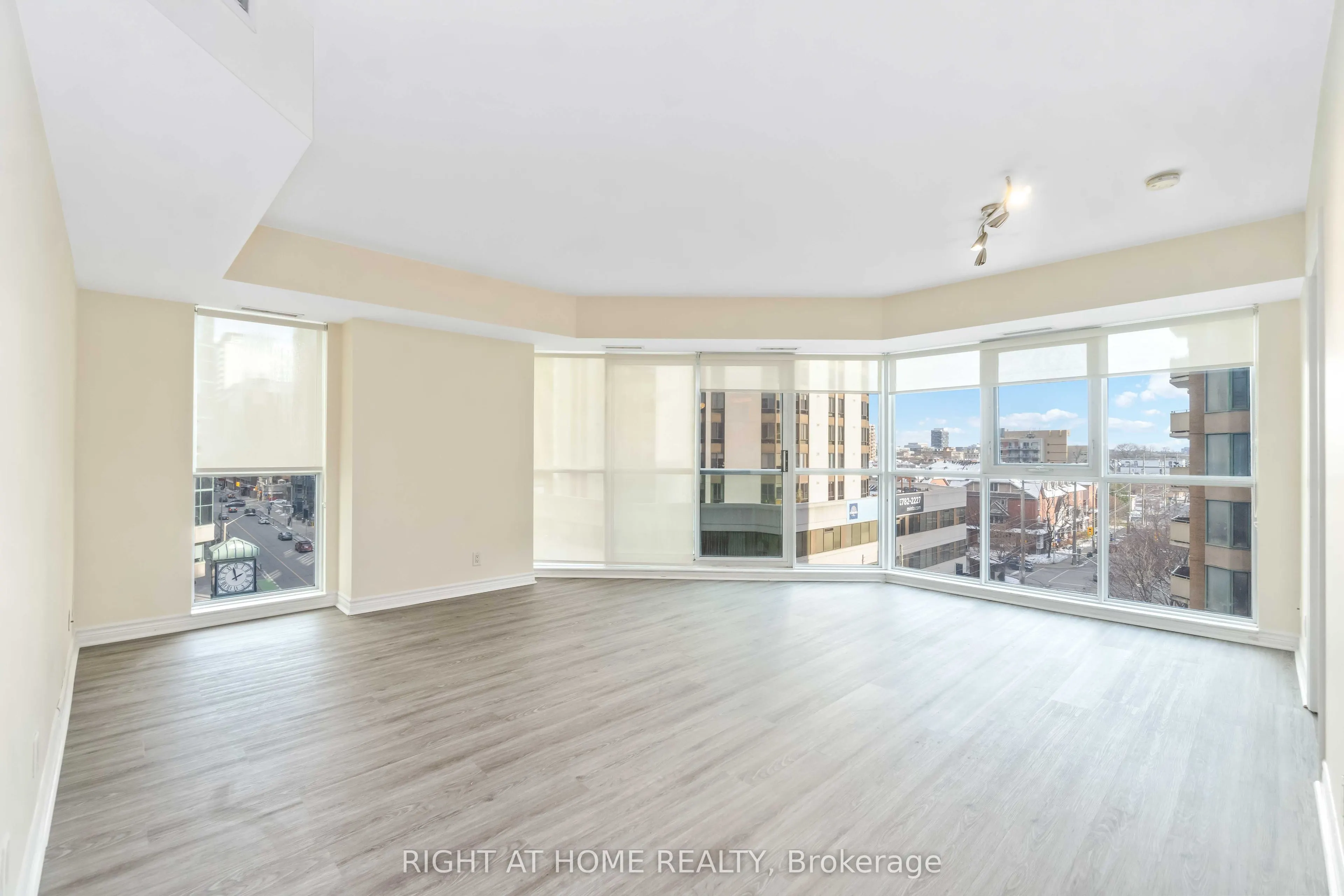 445 Laurier Avenue W #701