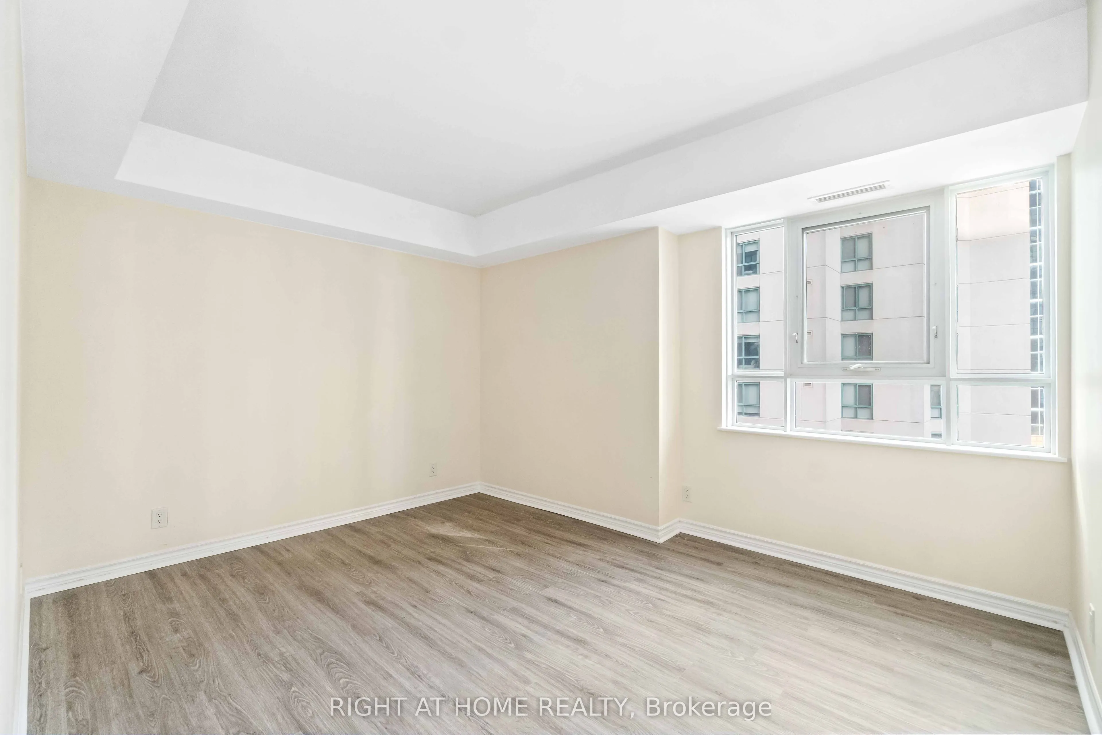445 Laurier Avenue W #701