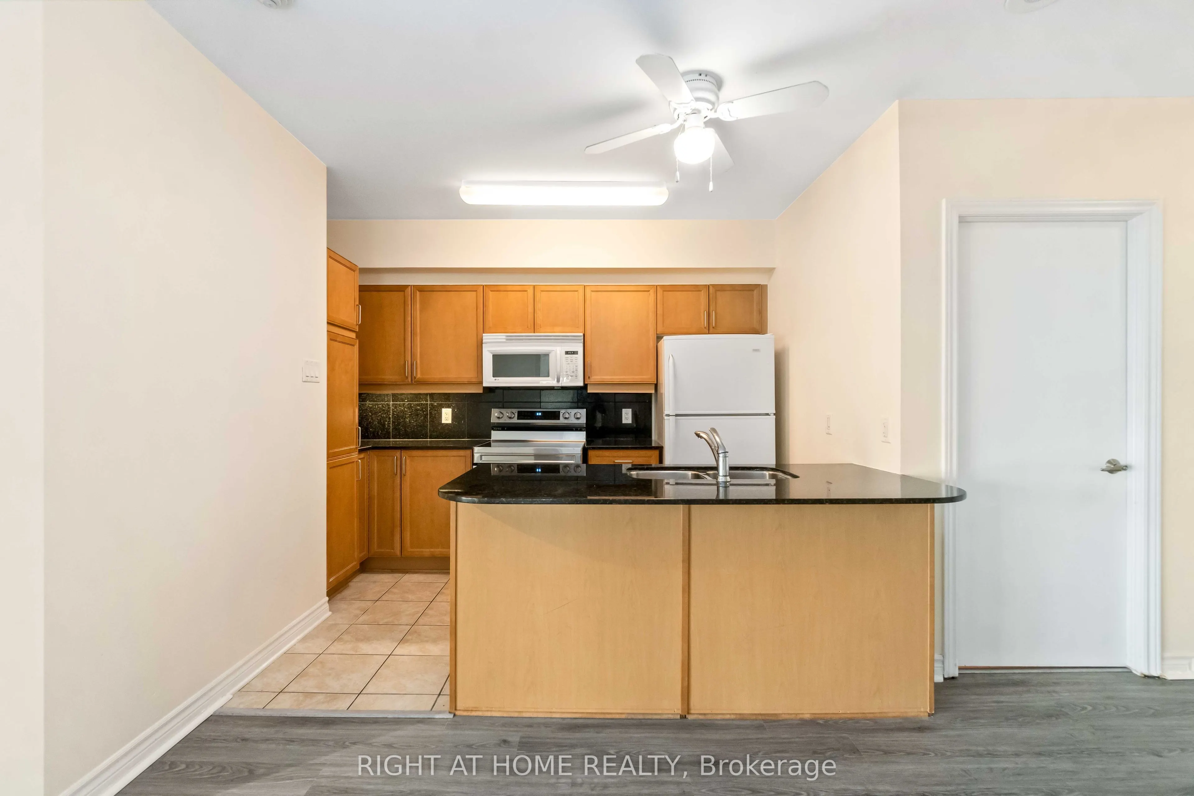 445 Laurier Avenue W #701