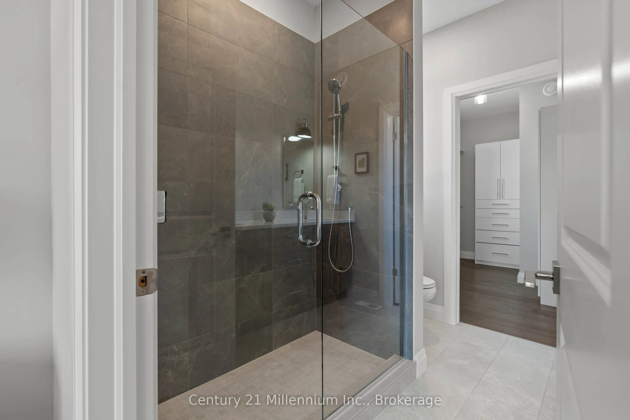 401 Algoma Crescent