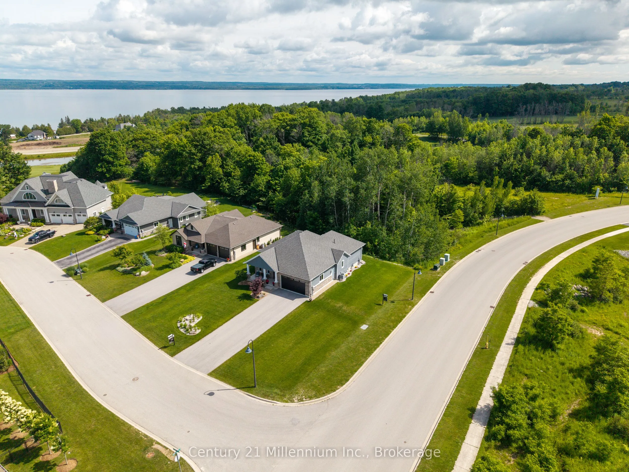 401 Algoma Crescent